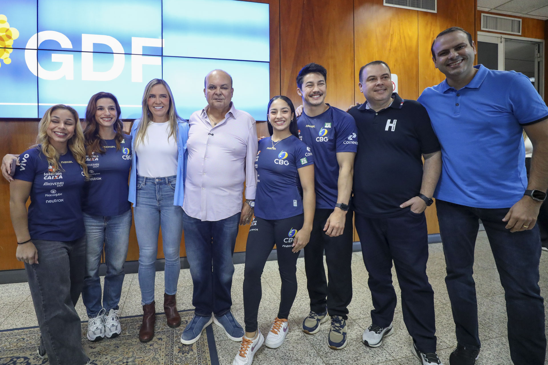 Governador destaca o apoio do DF ao Troféu Brasil de Ginástica durante visita de atletas olímpicos