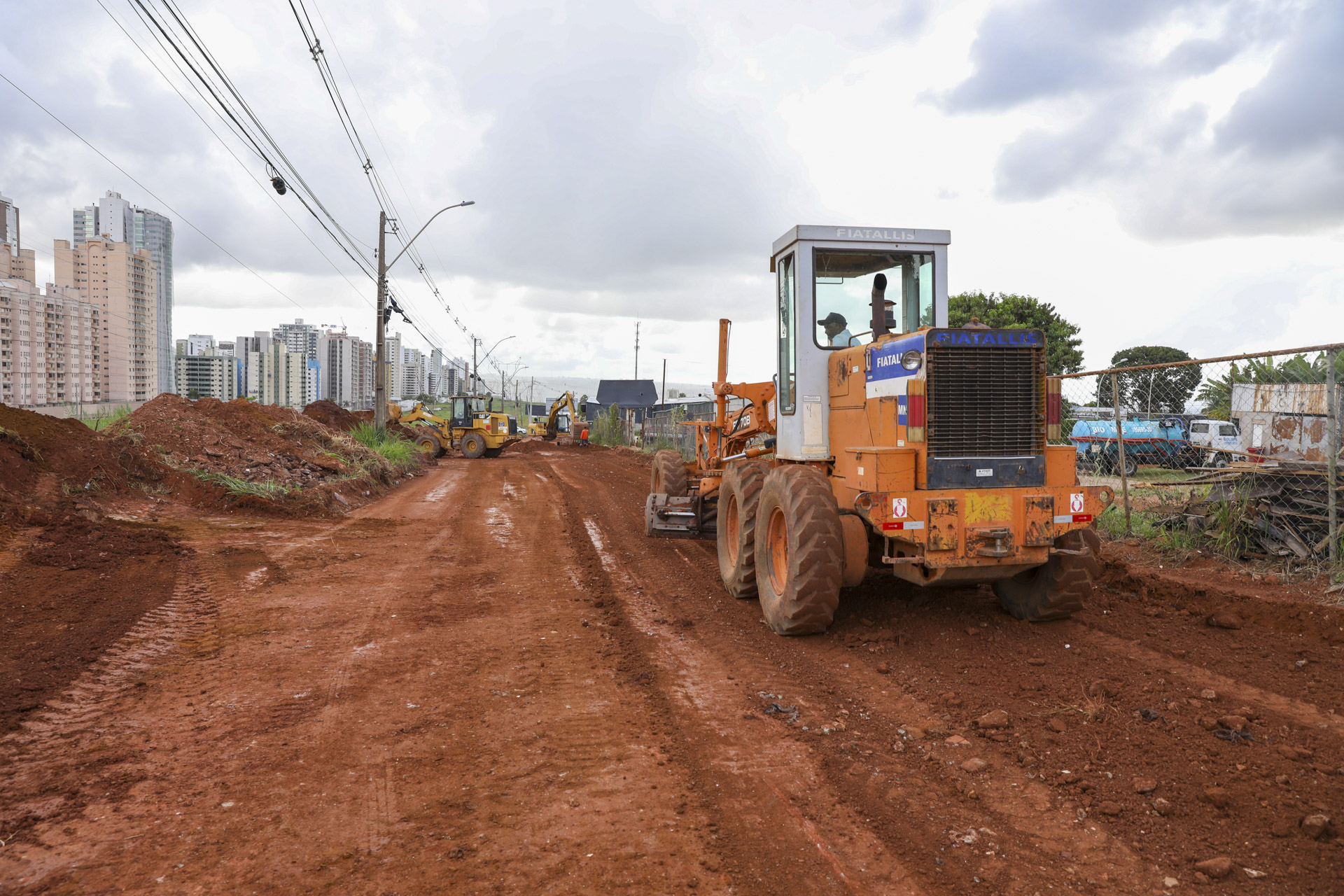 GDF inicia pavimentação da Avenida Vereda da Cruz, em Arniqueira