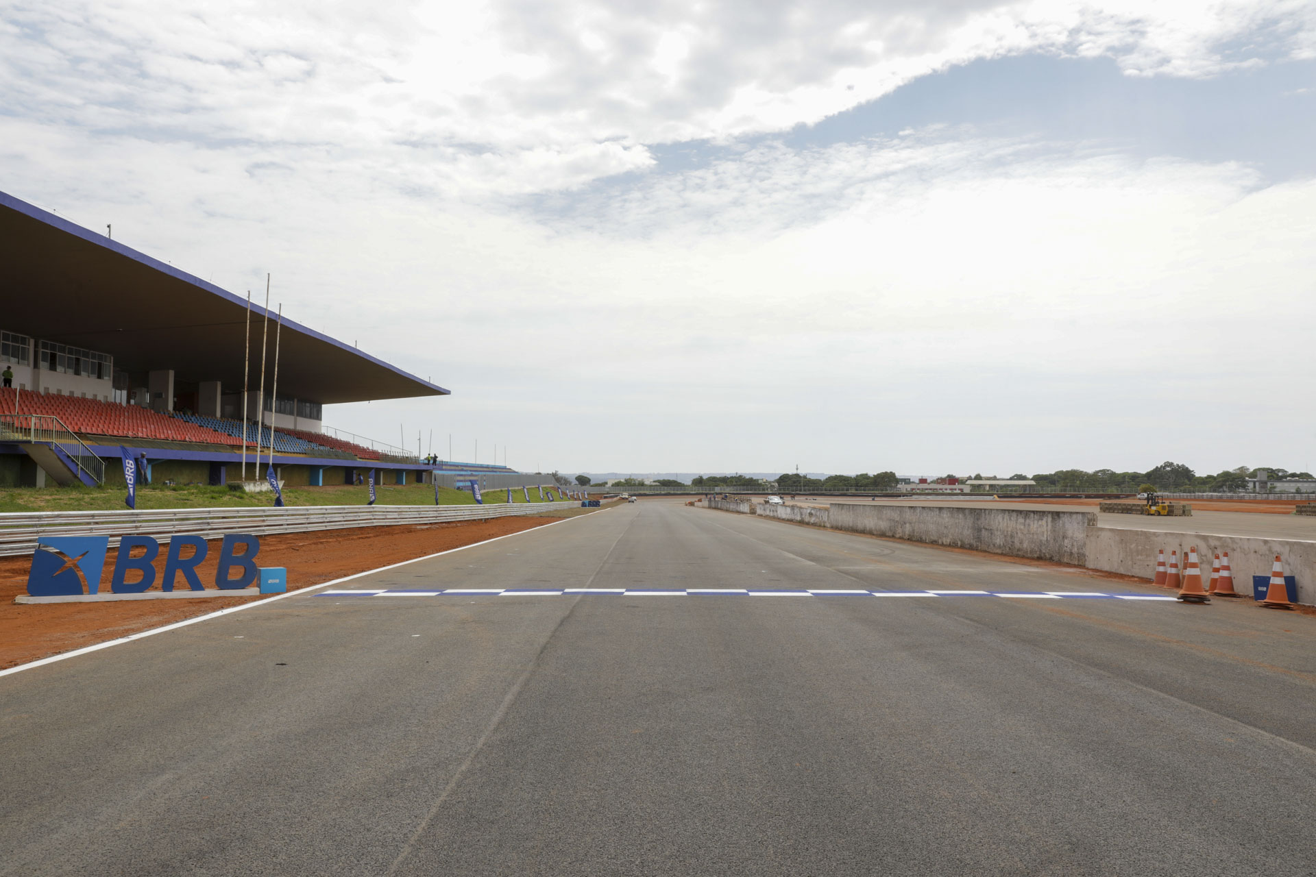 Pilotos de diferentes gerações revelam expectativa em torno da reabertura do Autódromo de Brasília