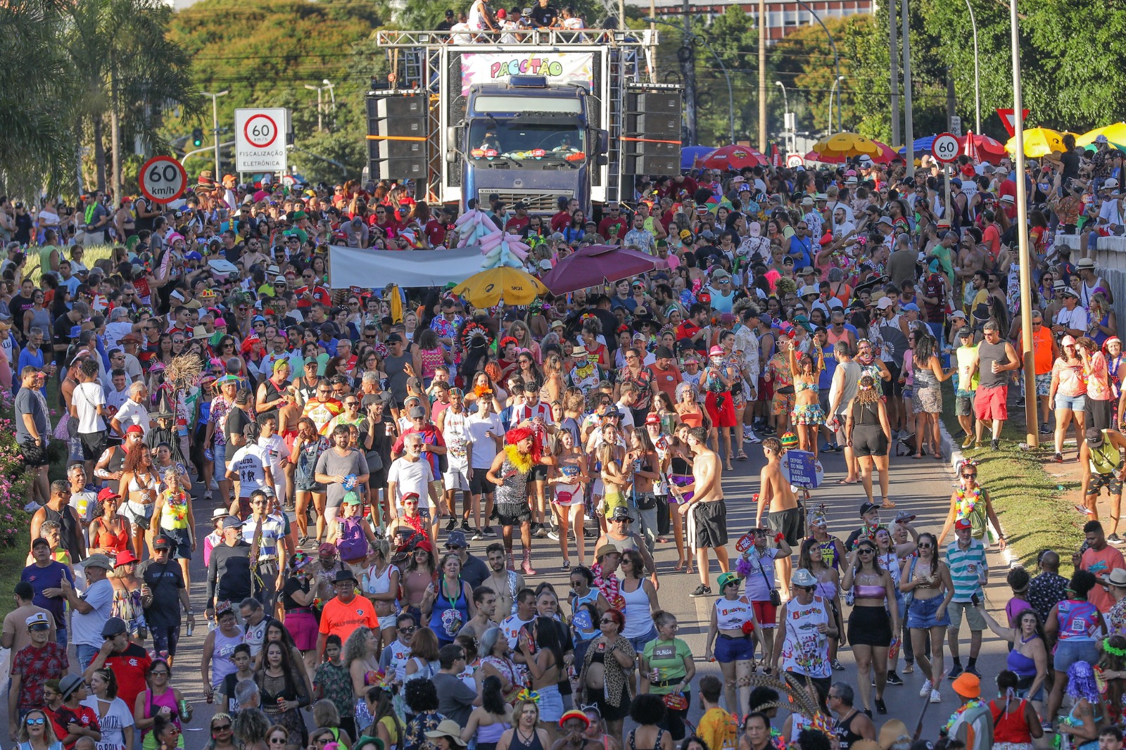 Vai curtir o Carnaval? Confira dicas de saúde para aproveitar a folia com segurança