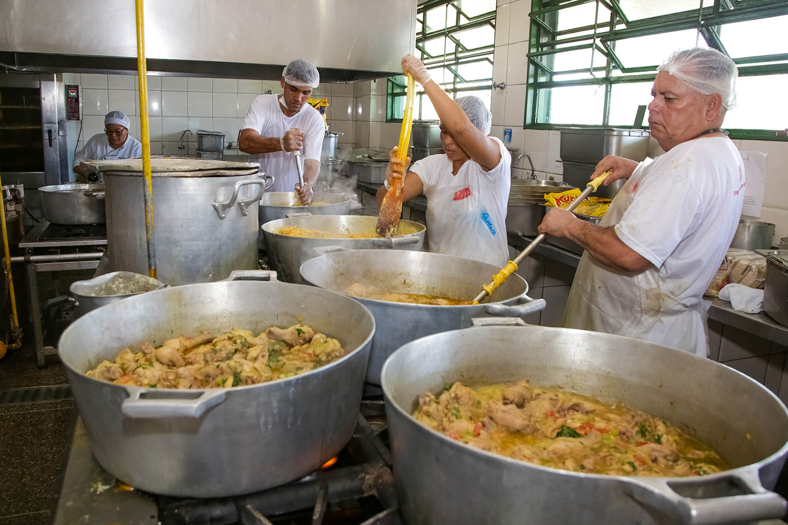 Agências do trabalhador têm vagas com salários de até R$ 5 mil nesta terça-feira (9)