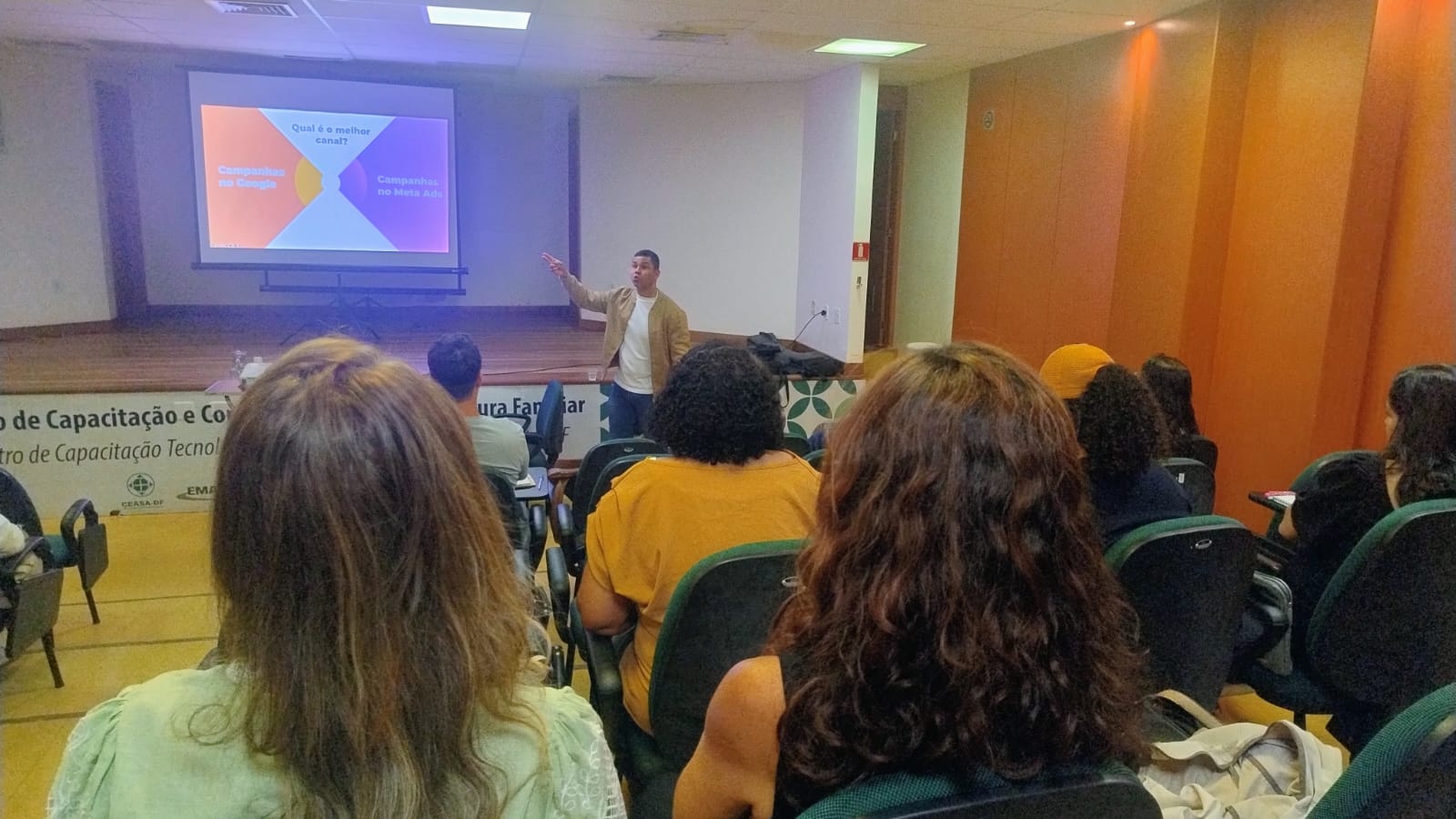 Produtores rurais participam de capacitação em marketing digital e e-commerce