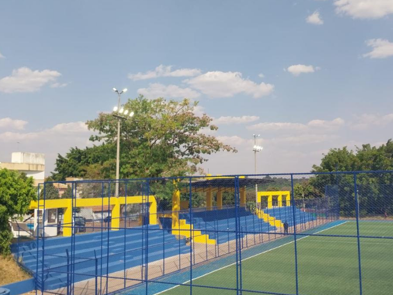 Campo sintético da Candangolândia recebe modernização na iluminação