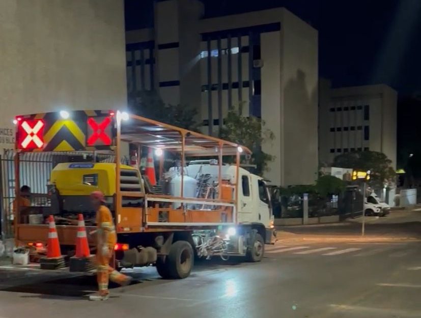 Faixas de pedestre no Cruzeiro recebem nova pintura