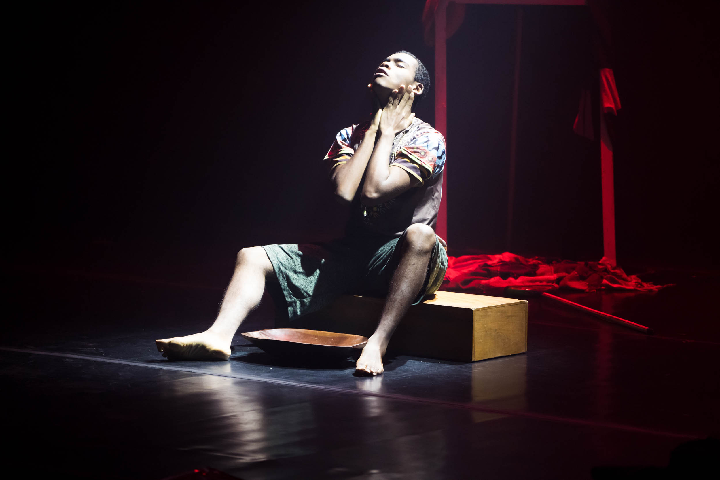 Estudantes do Recanto das Emas encenam peça sobre racismo e inclusão social