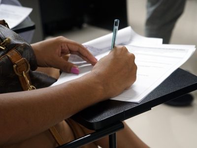 Abertos processos seletivos para médico anestesiologista e operador de empilhadeira