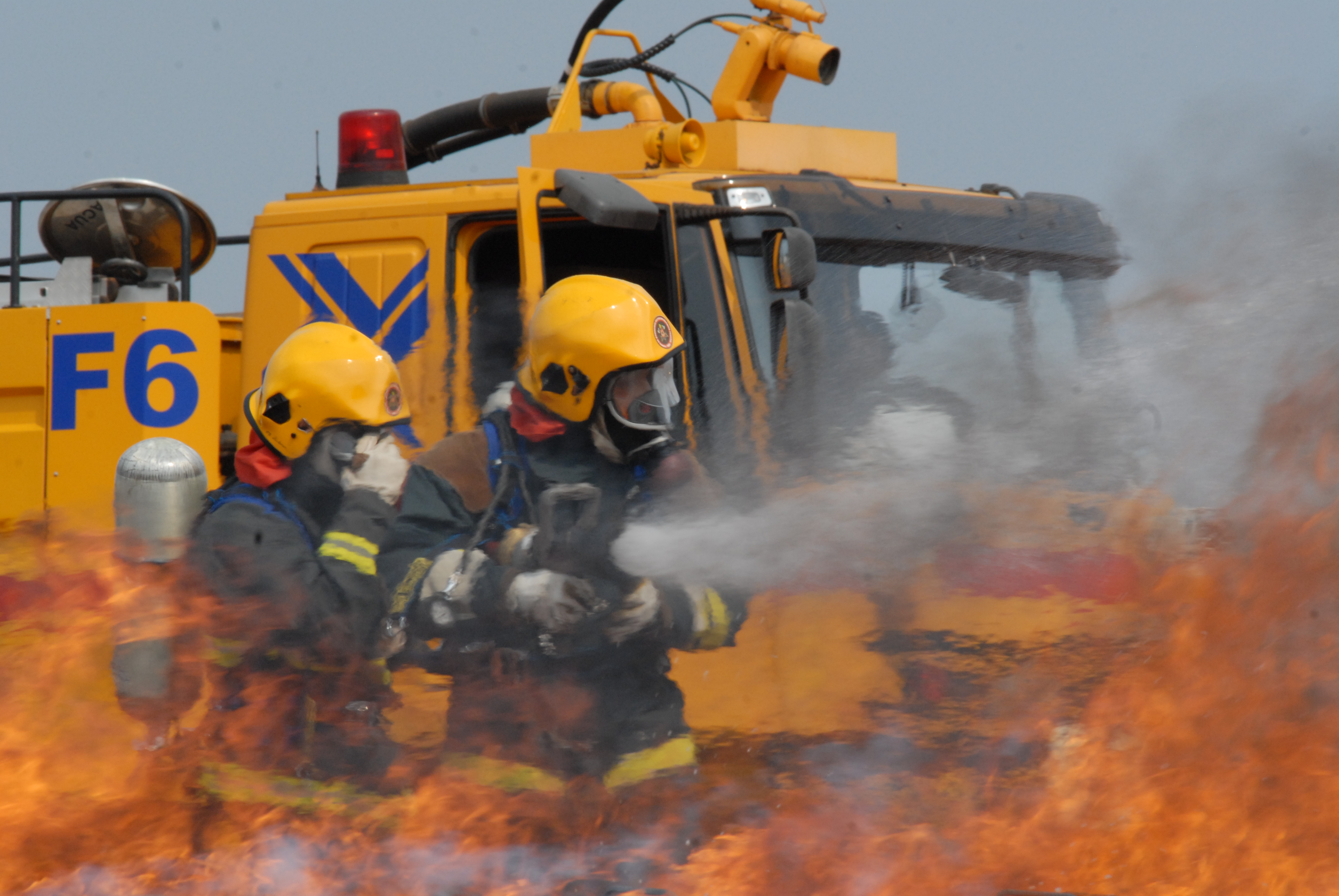 Forças de segurança promovem simulado de emergência no Aeroporto de Brasília