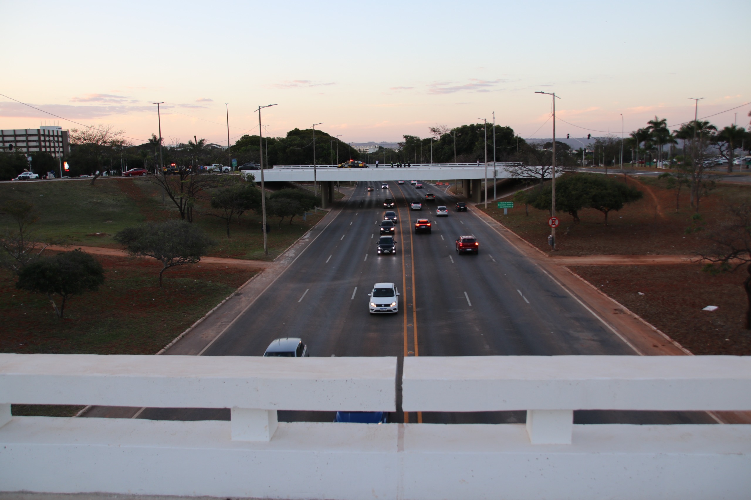 Viadutos do Eixão são liberados para o trânsito