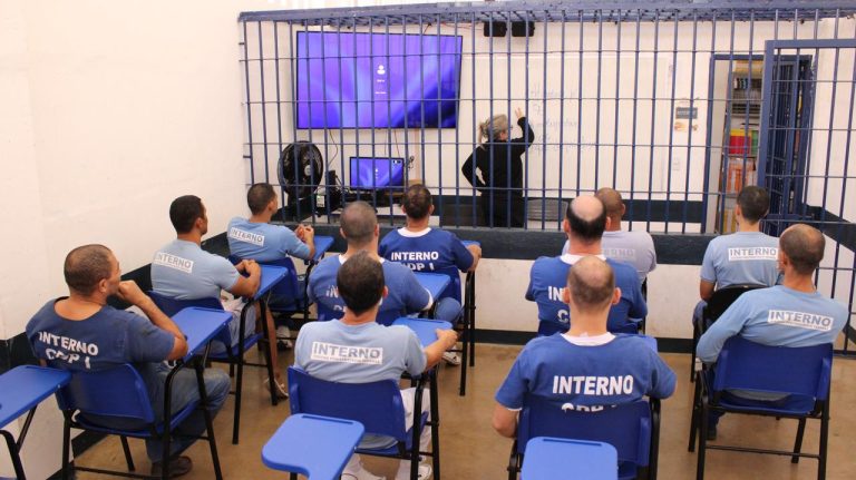 Parceria garante atendimento educacional a custodiados do DF