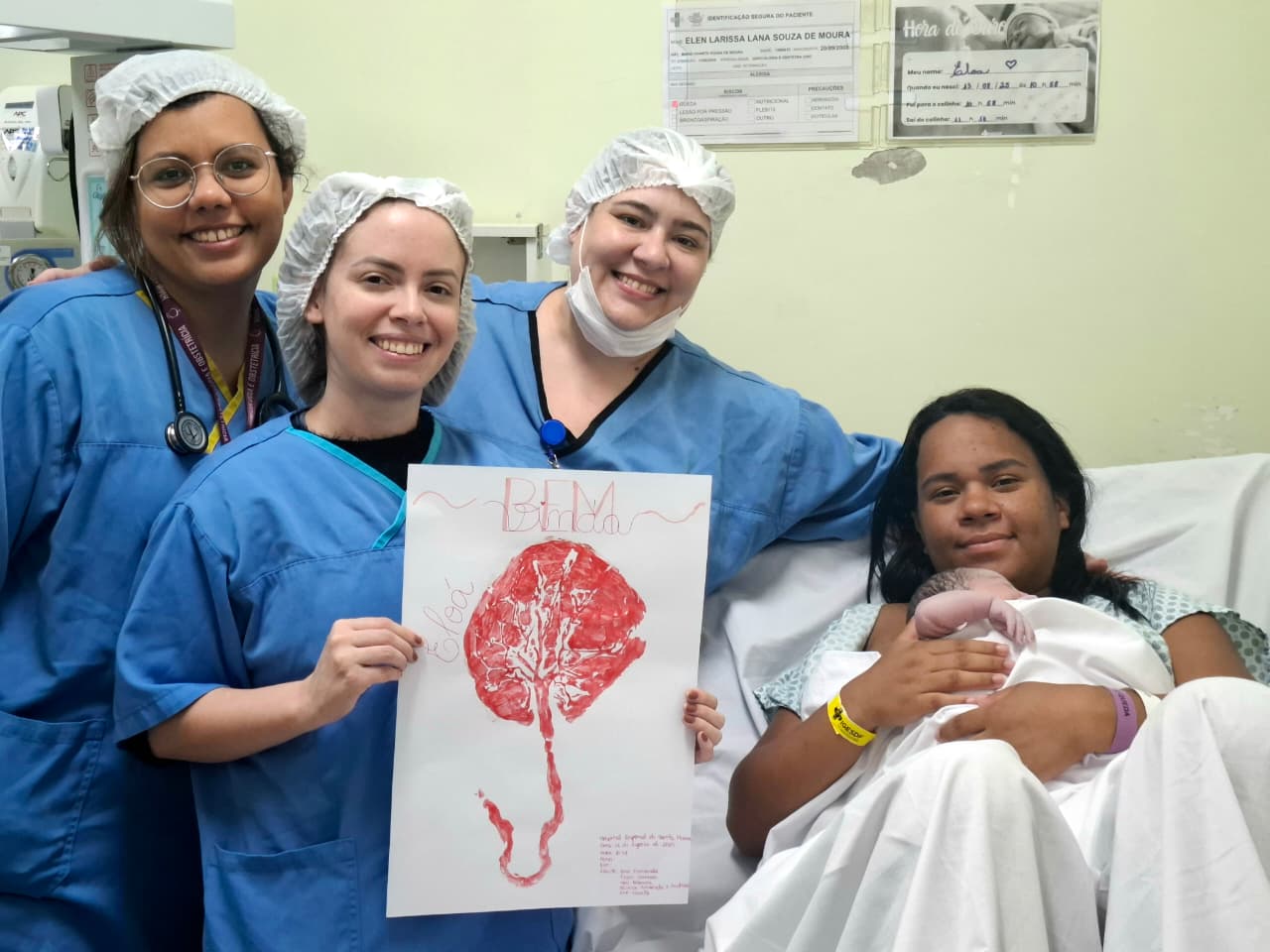 Carimbo da placenta transforma momento do parto em recordação no Hospital Regional de Santa Maria