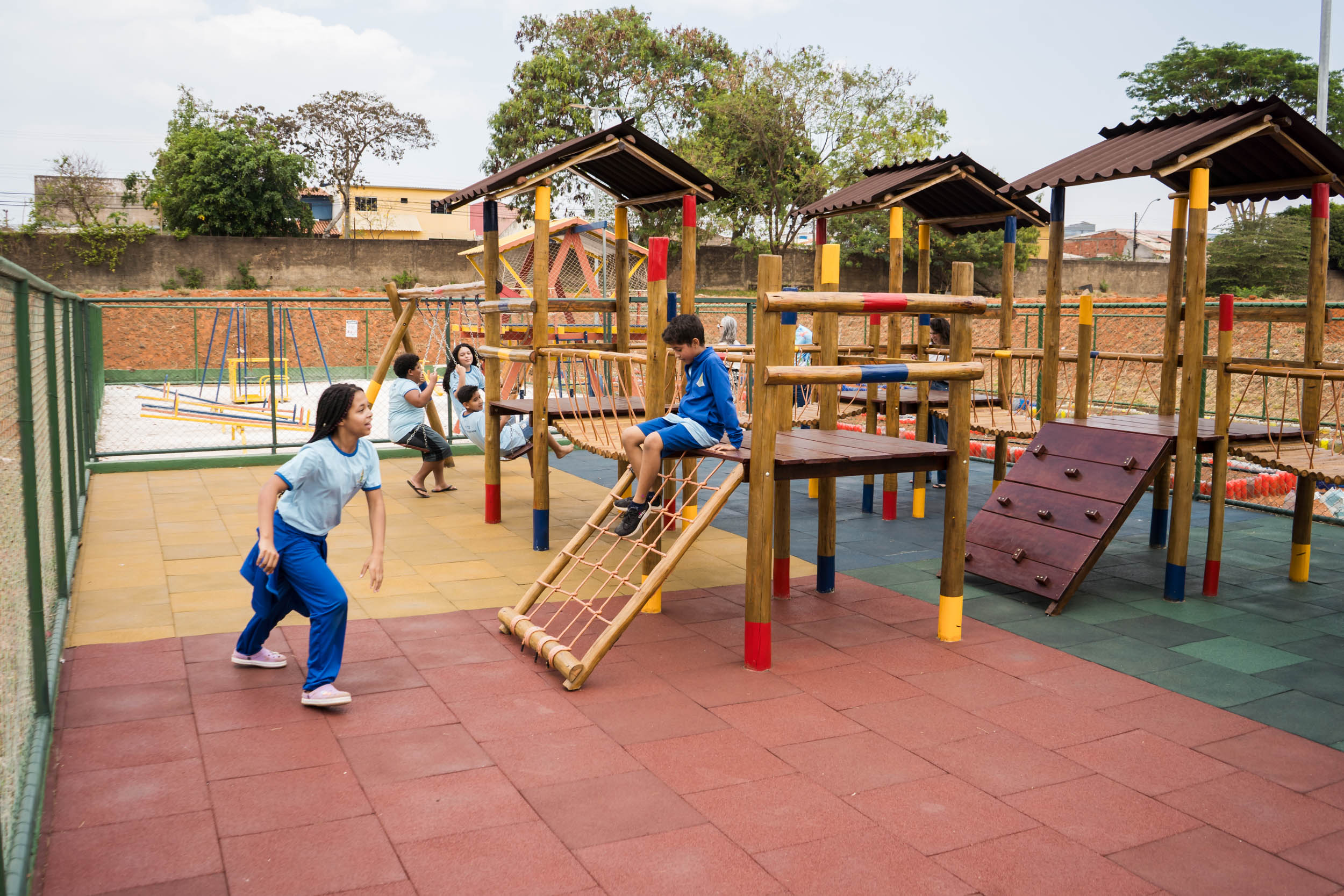 Escola Classe 52 de Taguatinga ganha novo parquinho