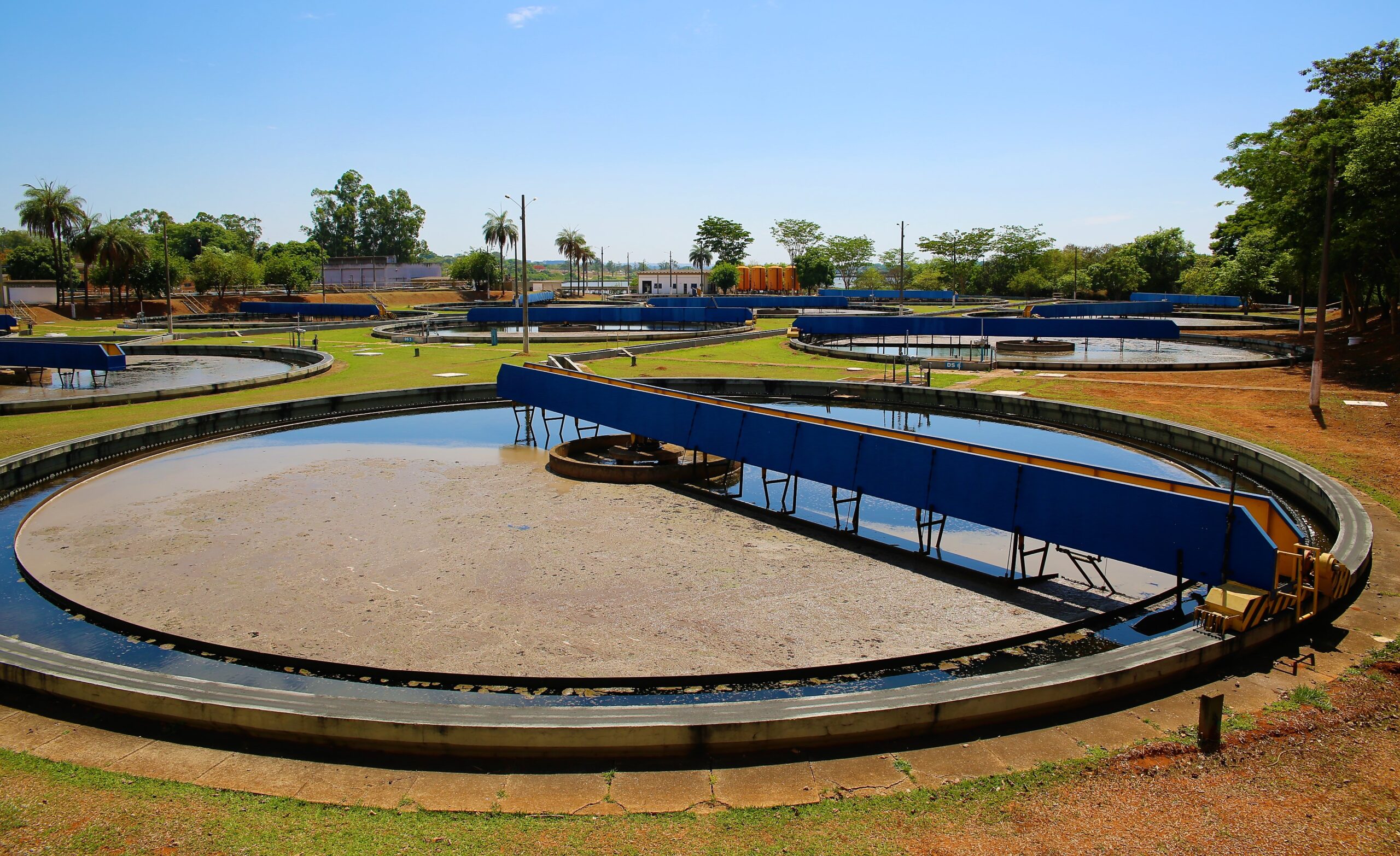 Estação de Tratamento de Esgoto da Caesb recebe visita de&nbsp;técnicos da Saneago