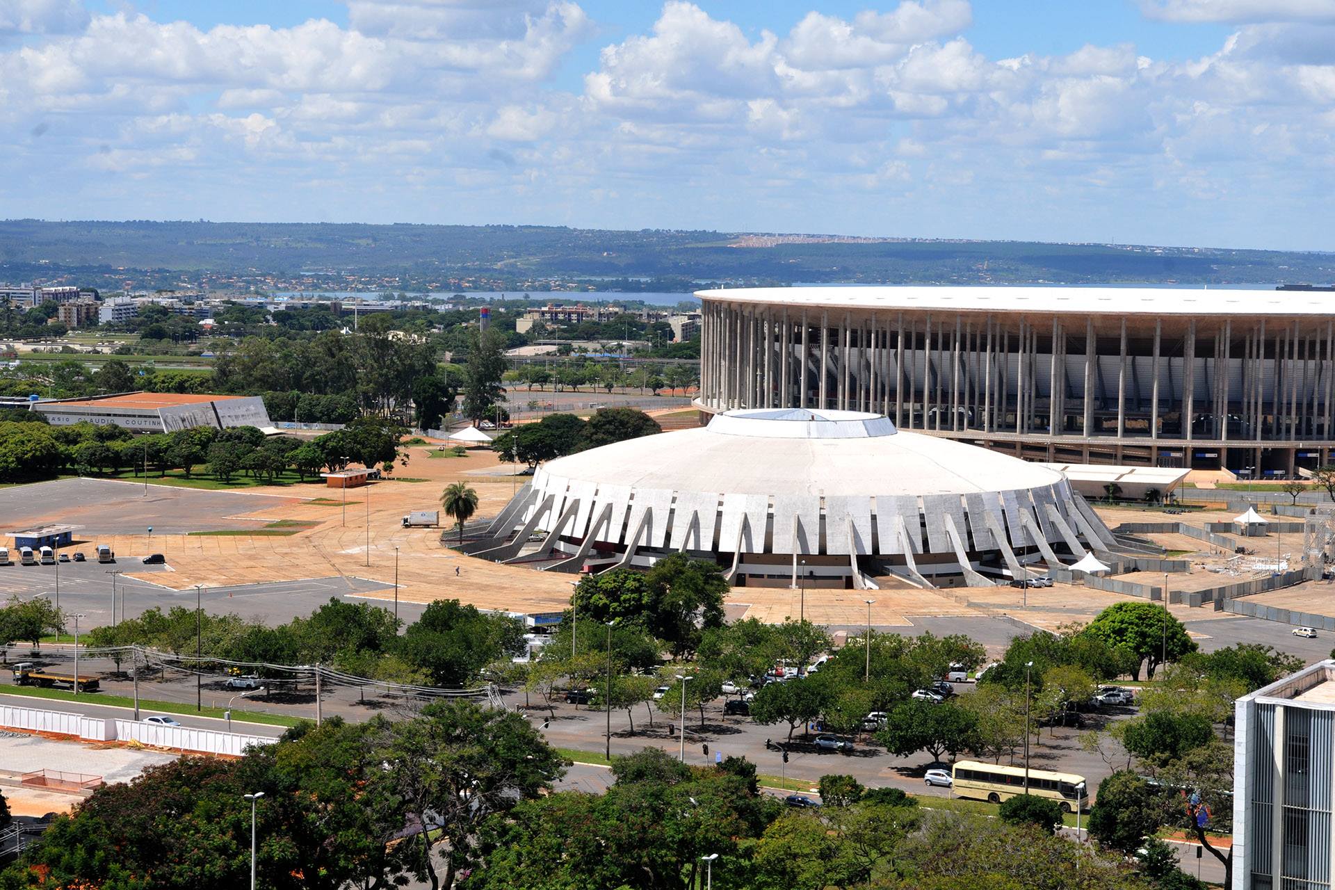 Jogo Flamengo x Olímpia impacta trânsito no entorno do Mané Garrincha