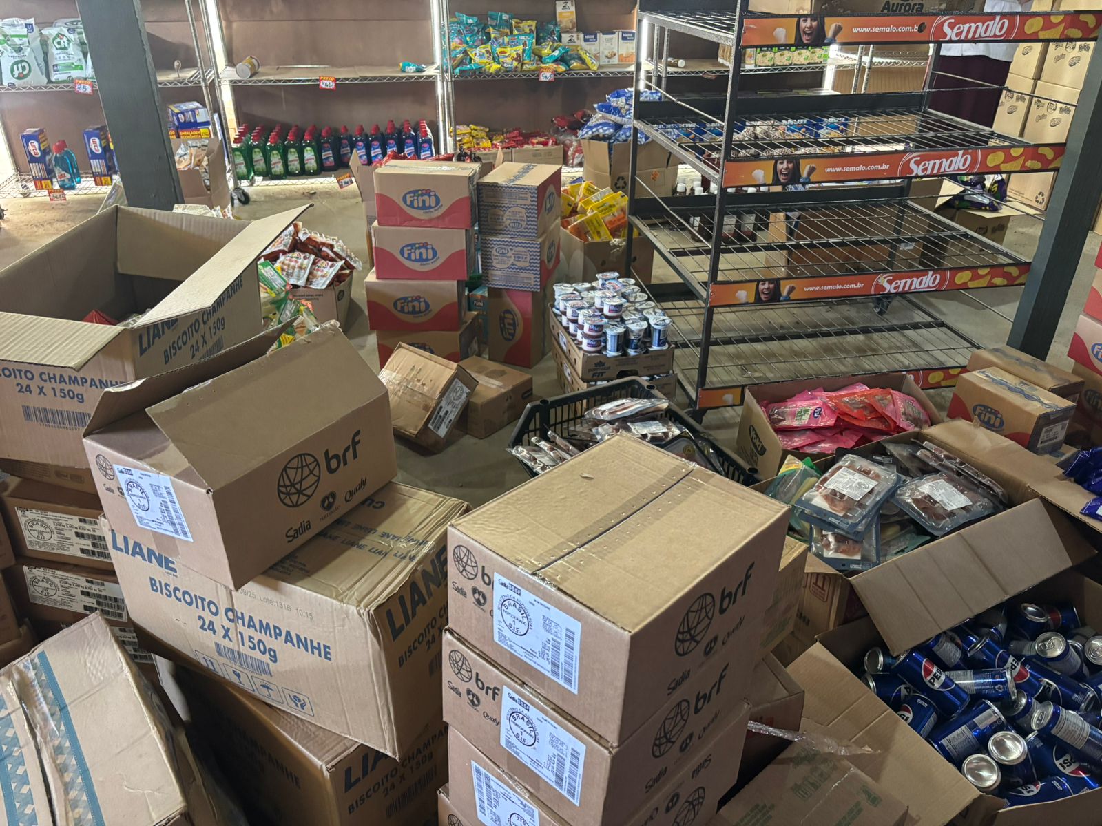 Vigilância Sanitária apreende três toneladas de mercadorias vencidas no Recanto das Emas