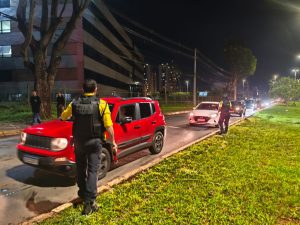 Detran-DF autua 129 condutores alcoolizados no fim de semana
