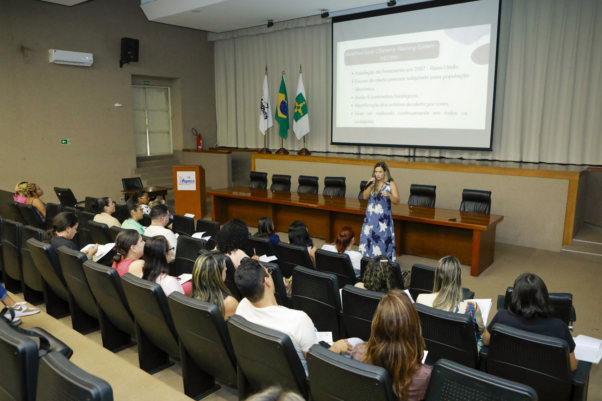 Enfermeiros participam de simpósio sobre protocolo de segurança em serviços obstétricos