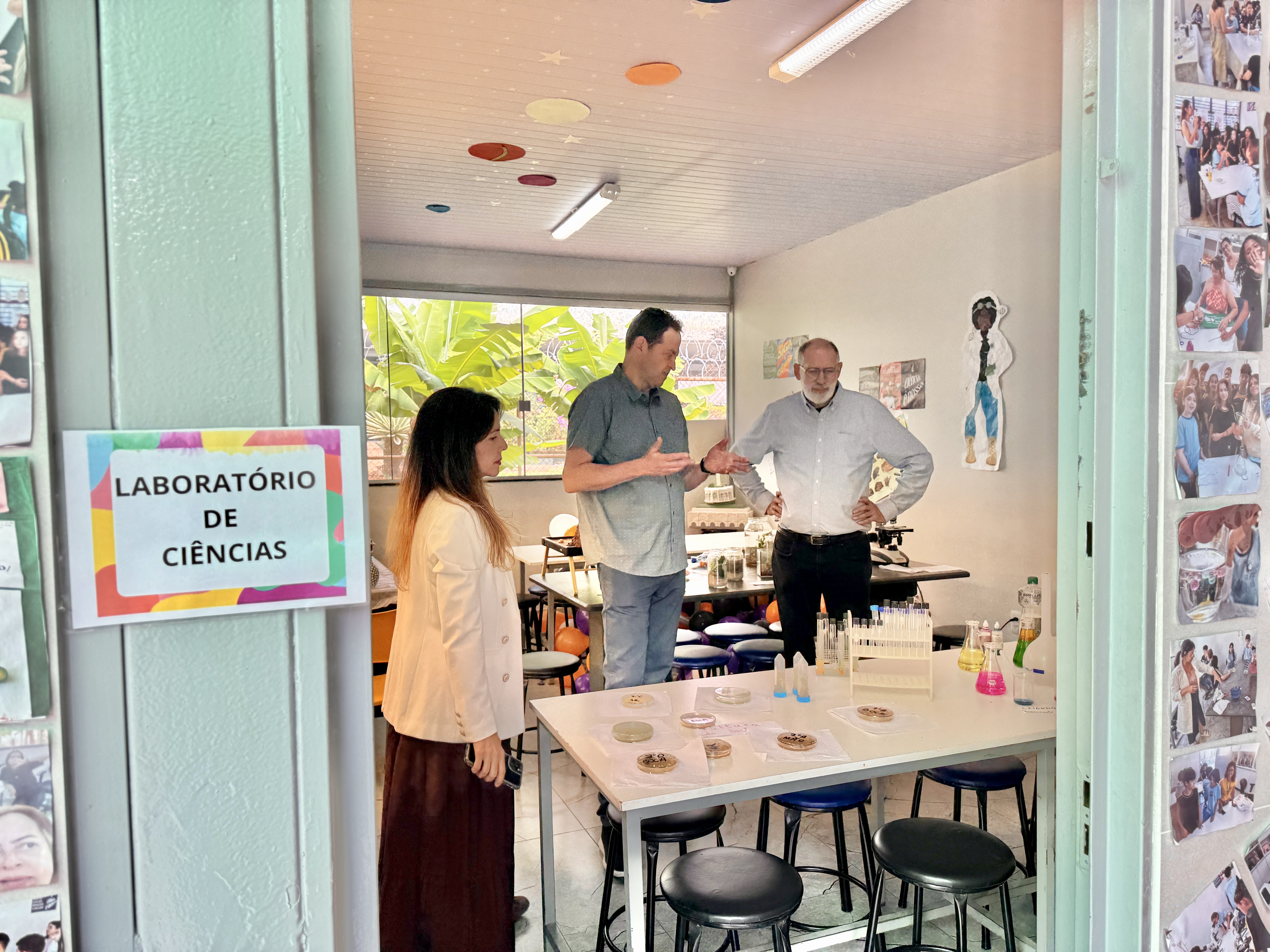 CEF 102 da Asa Norte recebe criadores da aprendizagem criativa