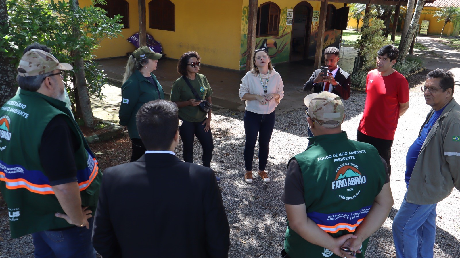 Parque Ecológico Águas Claras recebe visita de gestores da área ambiental de Nilópolis