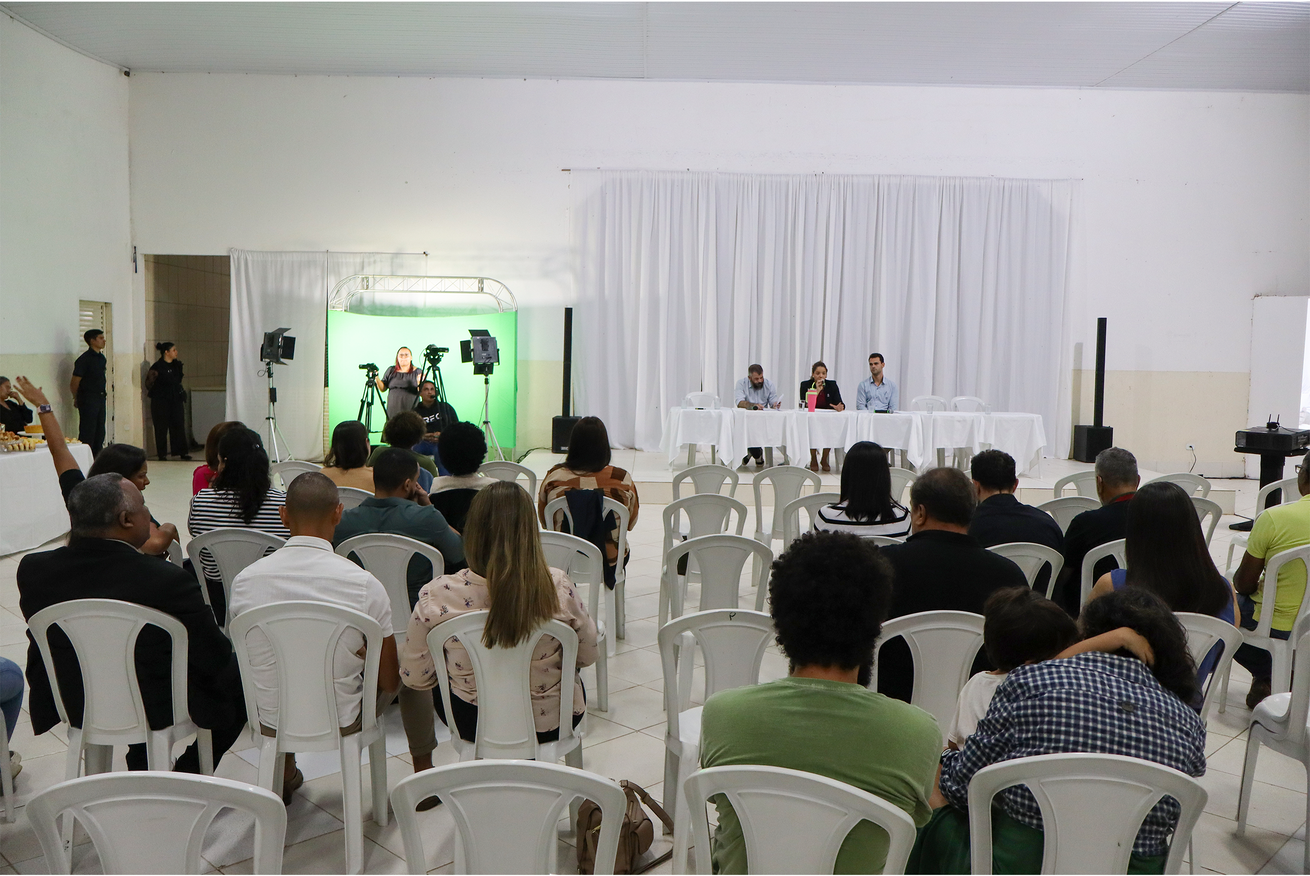 Moradores da Fercal debatem estudo de impacto ambiental da mineração na região