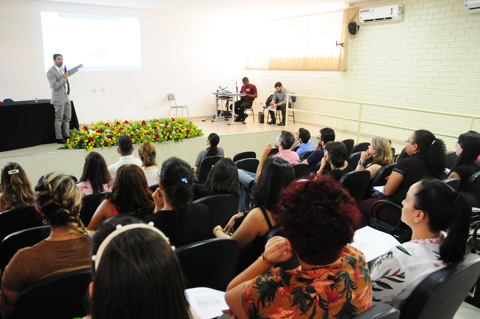 Trabalhos científicos são apresentados para melhorar serviços no HRS