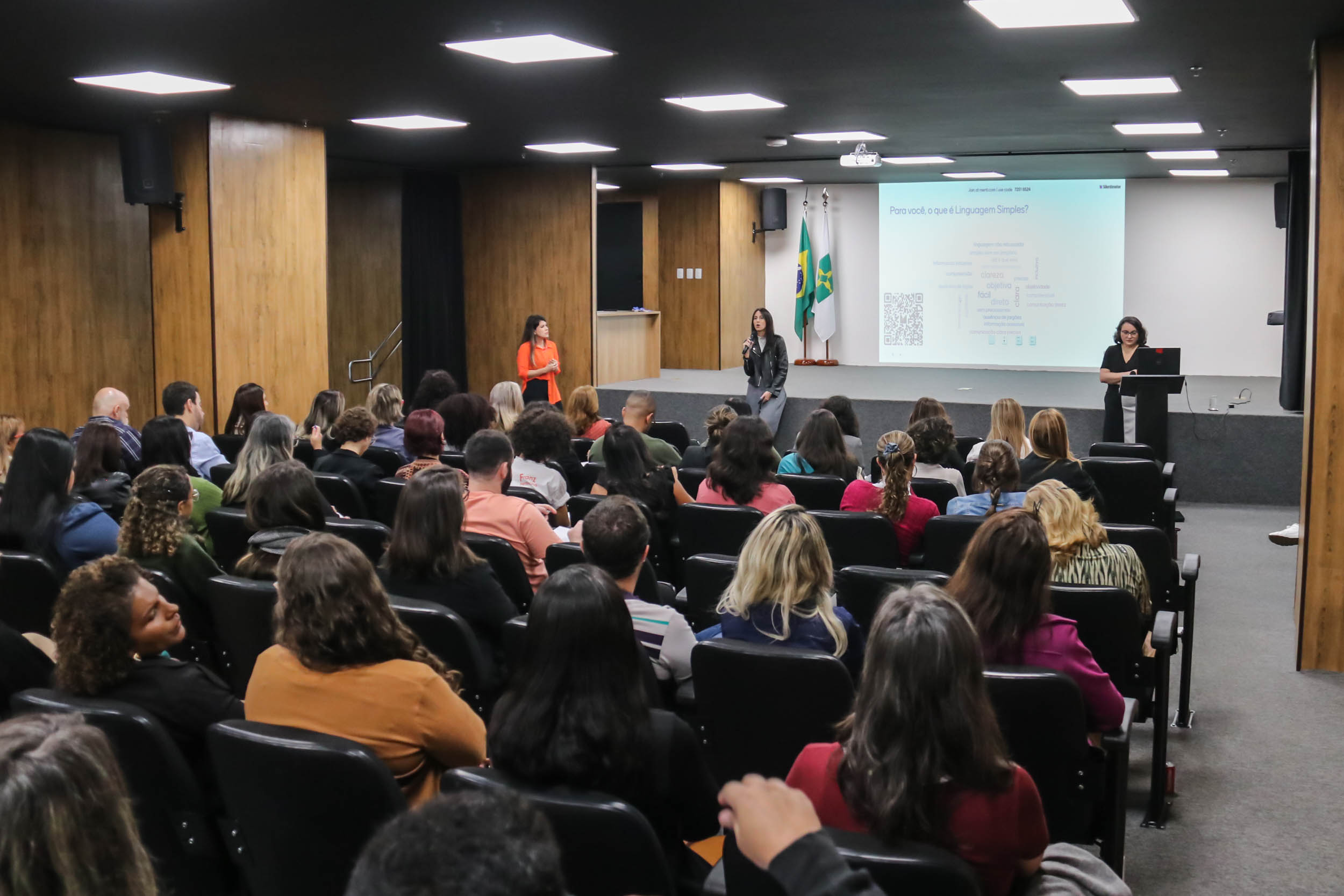 Servidores da Educação participam de aulão sobre linguagem simples