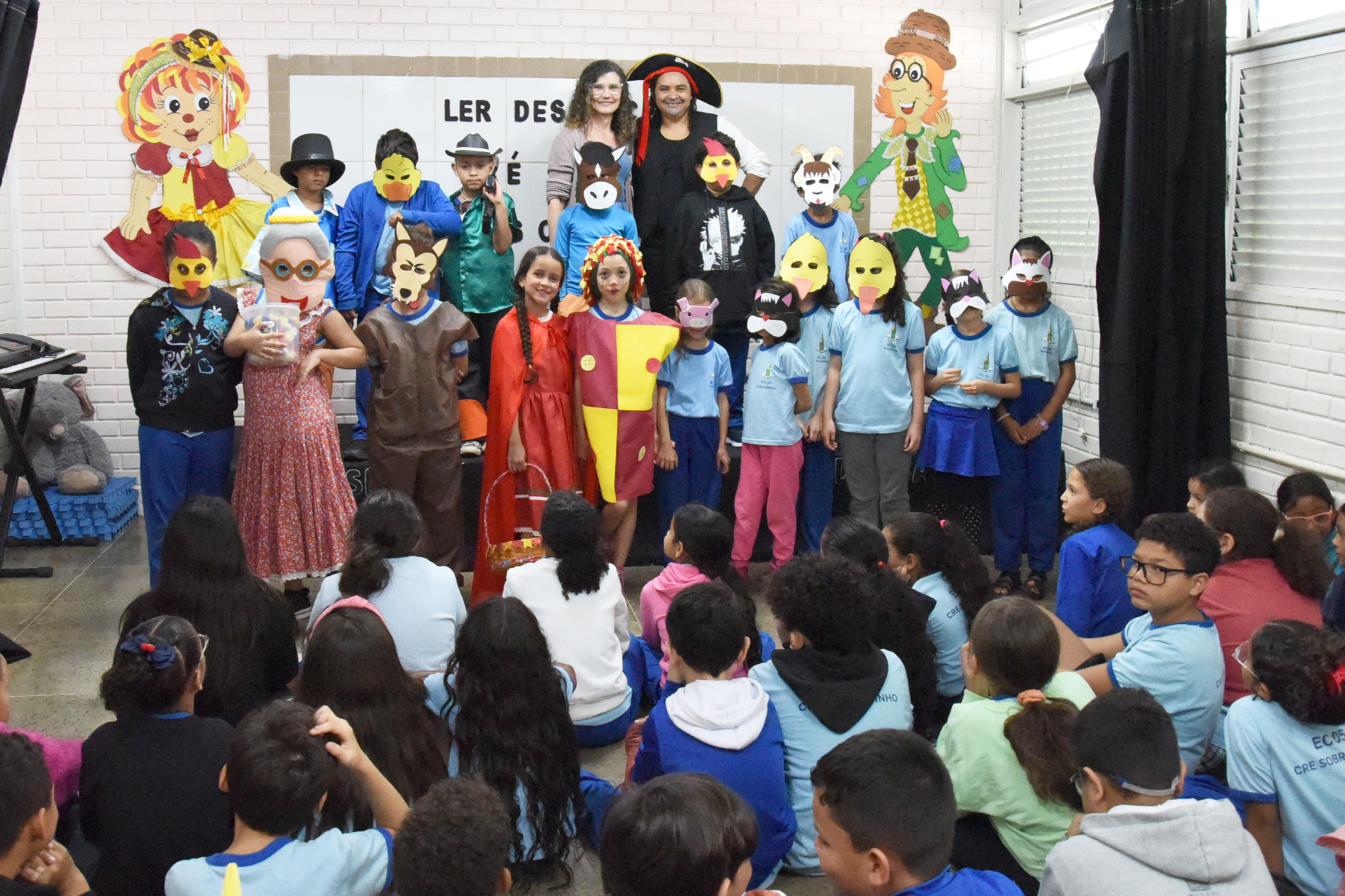 Projeto de leitura da EC 05 de Sobradinho encanta estudantes com sala de histórias, apresentações musicais e encenações