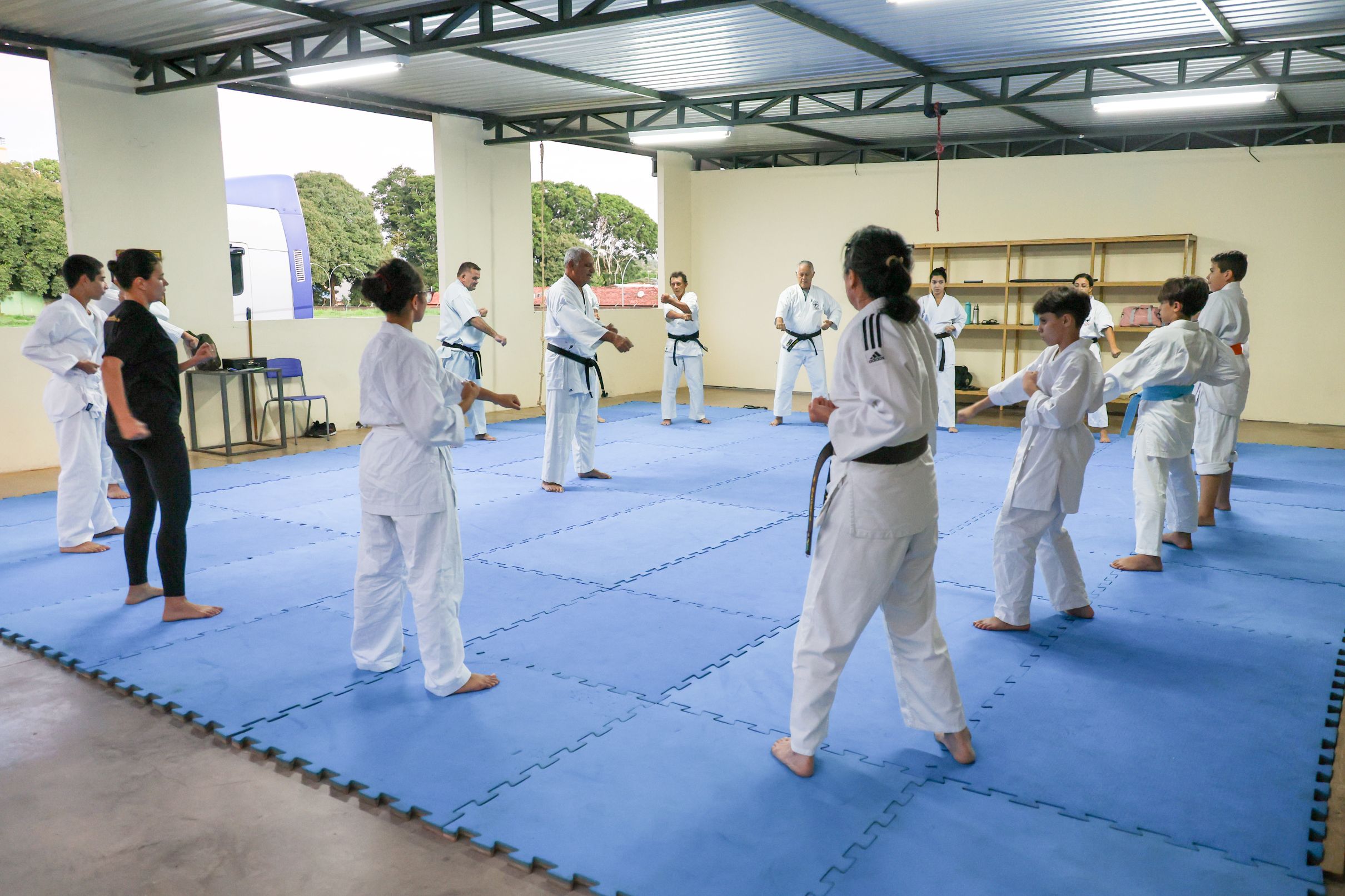 Projeto escolar combate bullying por meio das artes marciais