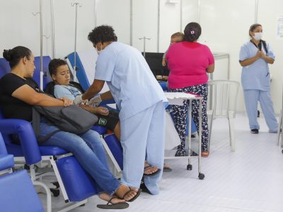 Mais de 4,4 mil pacientes com suspeita de dengue são atendidos pelas novas tendas