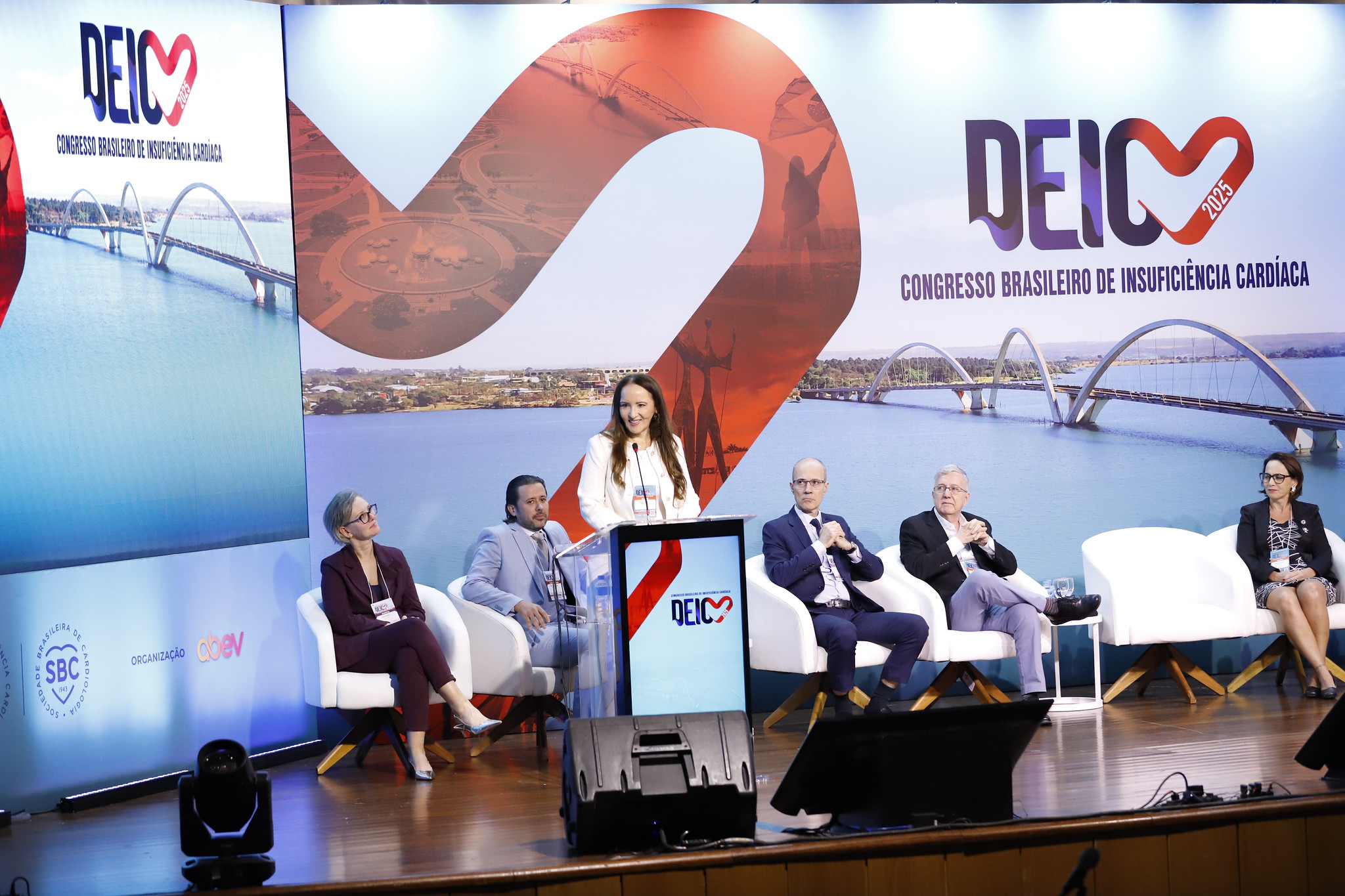 Congresso brasileiro reúne mais de mil especialistas em insuficiência cardíaca em Brasília