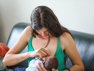 Vote no novo slogan da campanha mundial de doação de leite materno