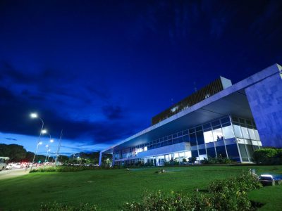 Palácio do Buriti é iluminado em azul para alertar sobre o câncer de próstata