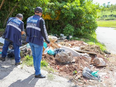 Descarte de lixo e entulho tem fiscalização intensificada com a chegada das chuvas