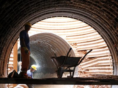 Etapa mais complexa do Drenar DF, escavação de solo resistente conta com seis frentes de trabalho