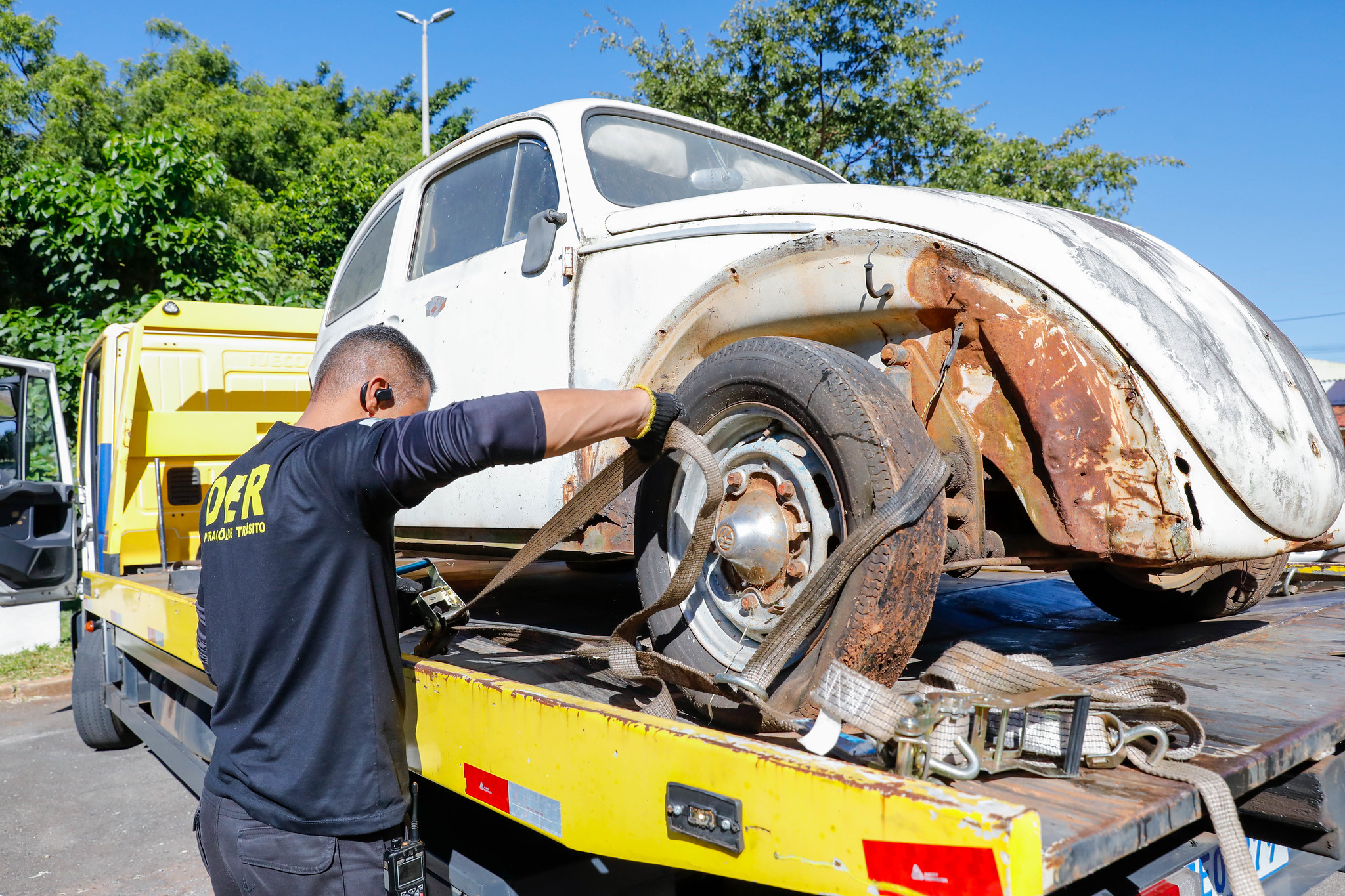 Operação DF Livre de Carcaças retirou 1.259 veículos abandonados das ruas do DF em 2025