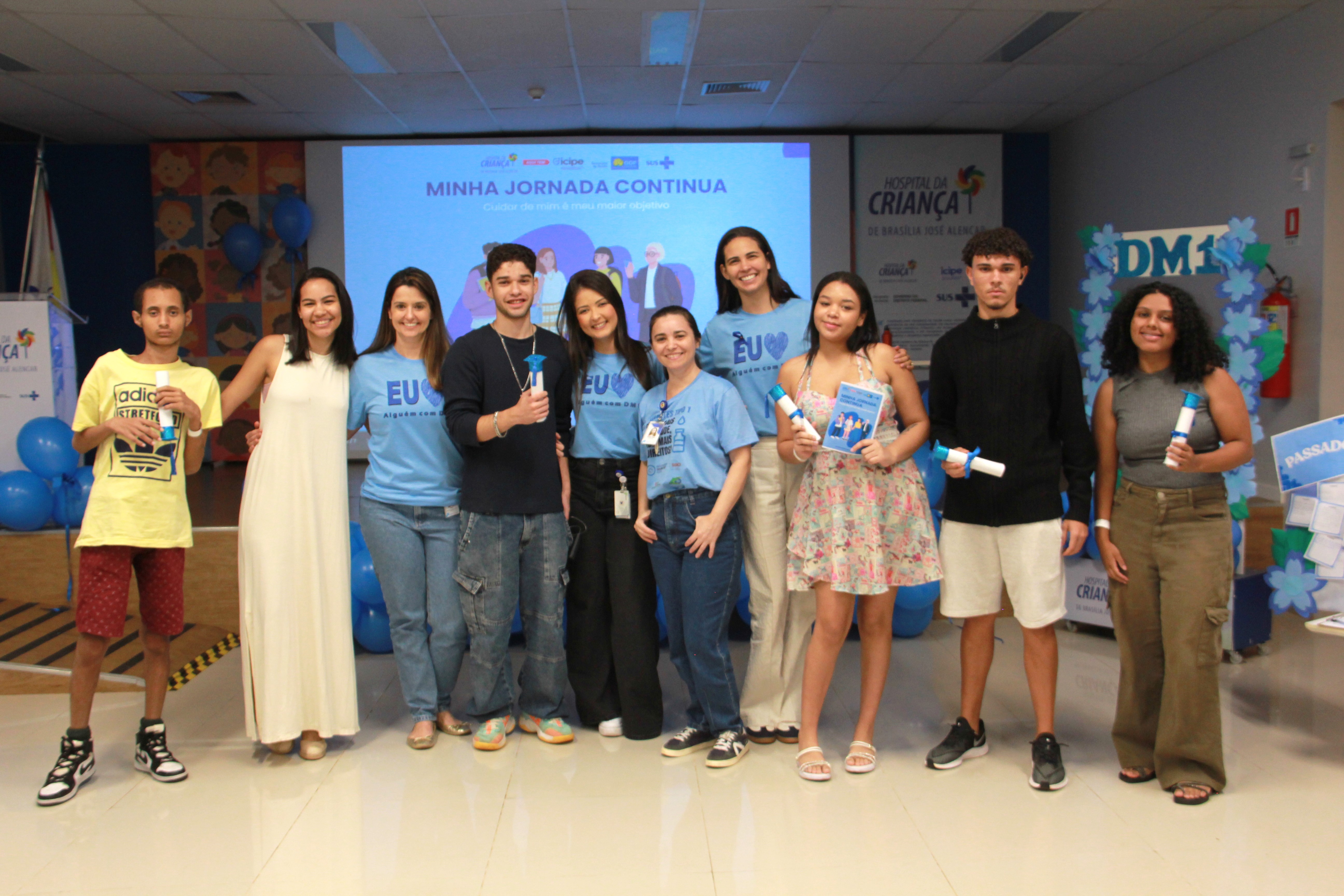 Hospital da Criança de Brasília organiza formatura simbólica para adolescentes que encerraram acompanhamento pediátrico para diabetes