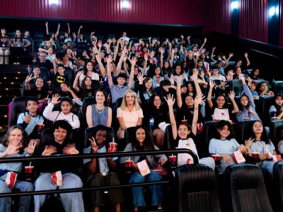Estudantes do CIL 01 vivenciam experiência cultural ao ver filme em inglês no cinema