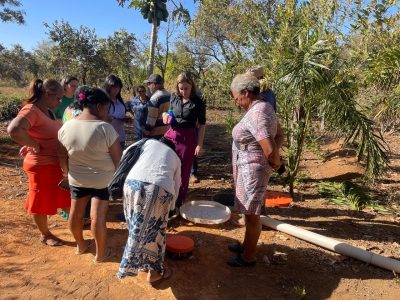 Produtores beneficiados aprendem a fazer manutenção em fossas biodigestoras