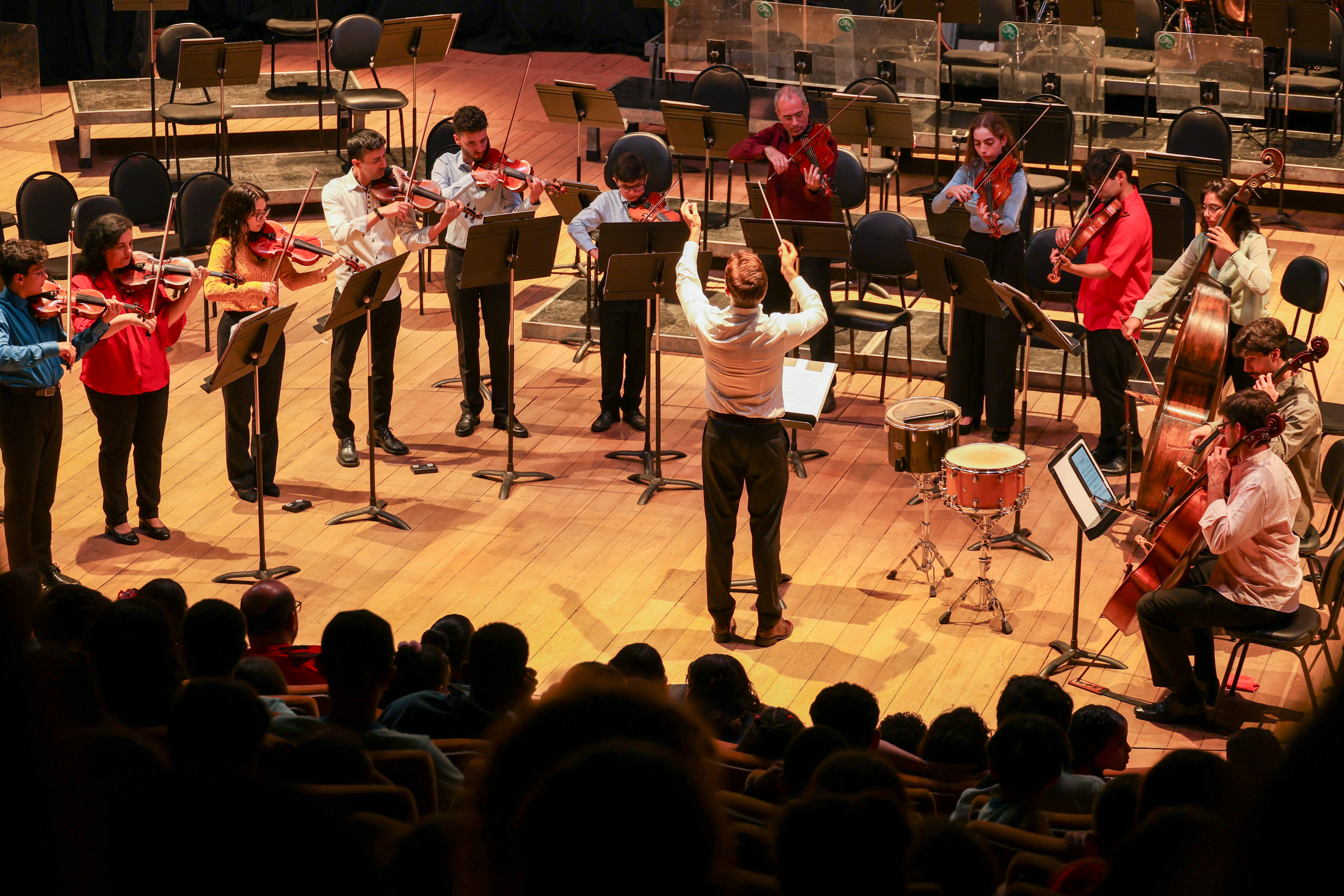 Orquestra Sinfônica de Portugal leva mais de 400 estudantes a concerto no Teatro Nacional