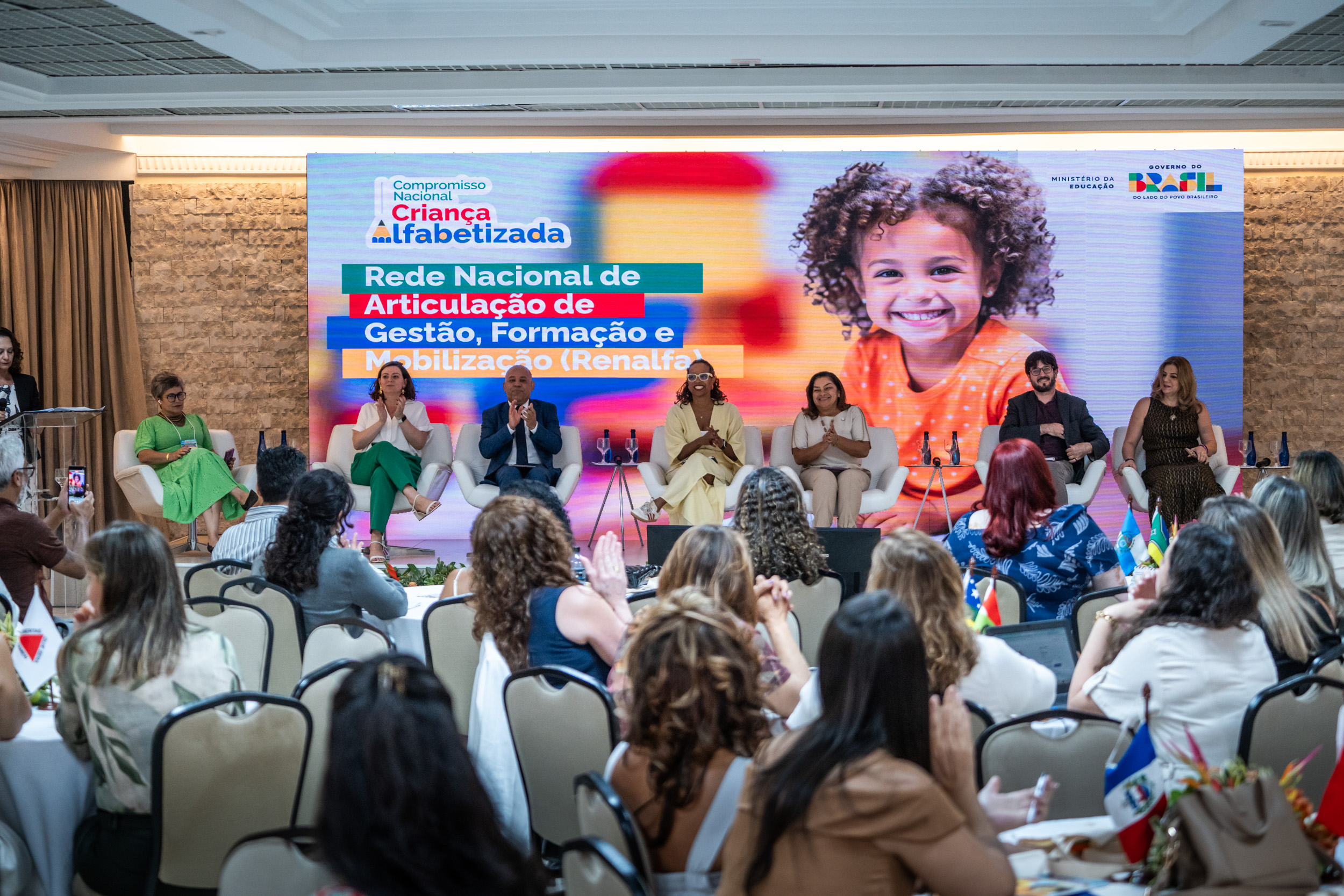Evento debate estratégias de alfabetização