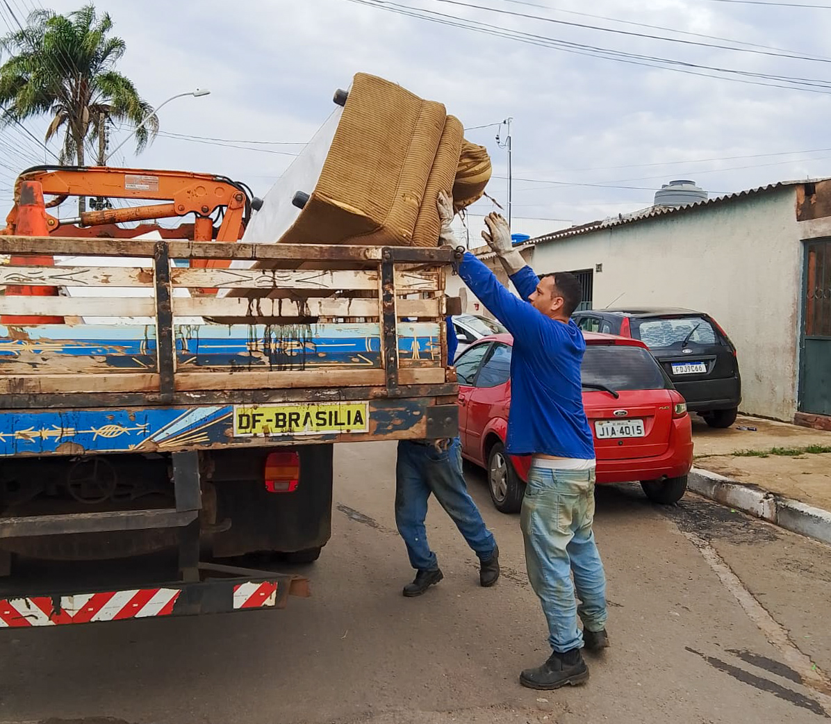 Mais de 300 toneladas de inservíveis já foram retiradas das ruas de Ceilândia este ano