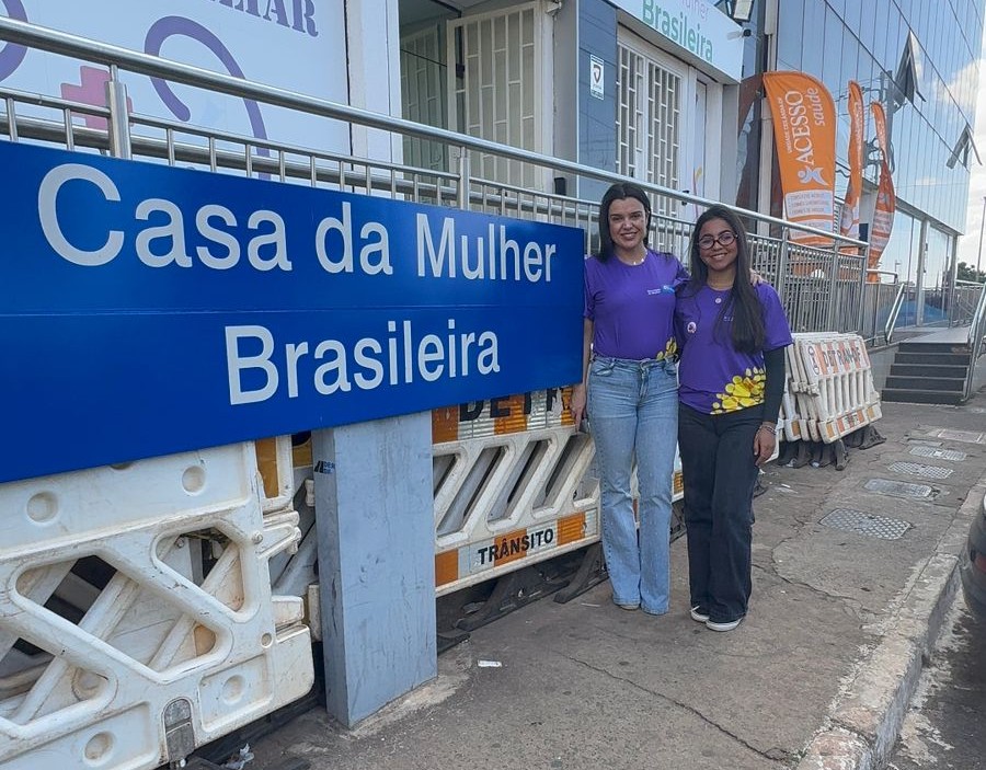 Estudante vive um dia como secretária da Mulher em agenda do Agosto Lilás