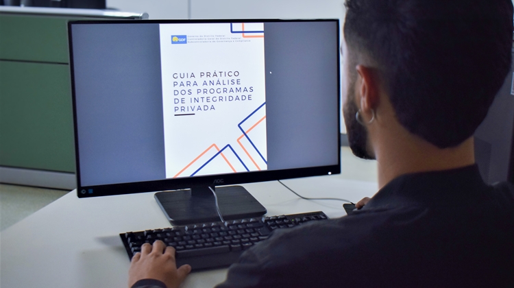 Lançado guia que orienta órgãos do GDF na contratação de empresas