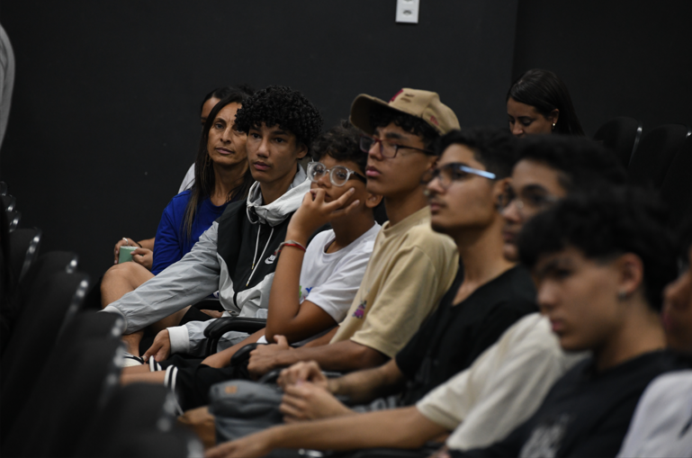 CEUs das Artes e Praças dos Direitos oferecem aulões preparatórios para o Enem