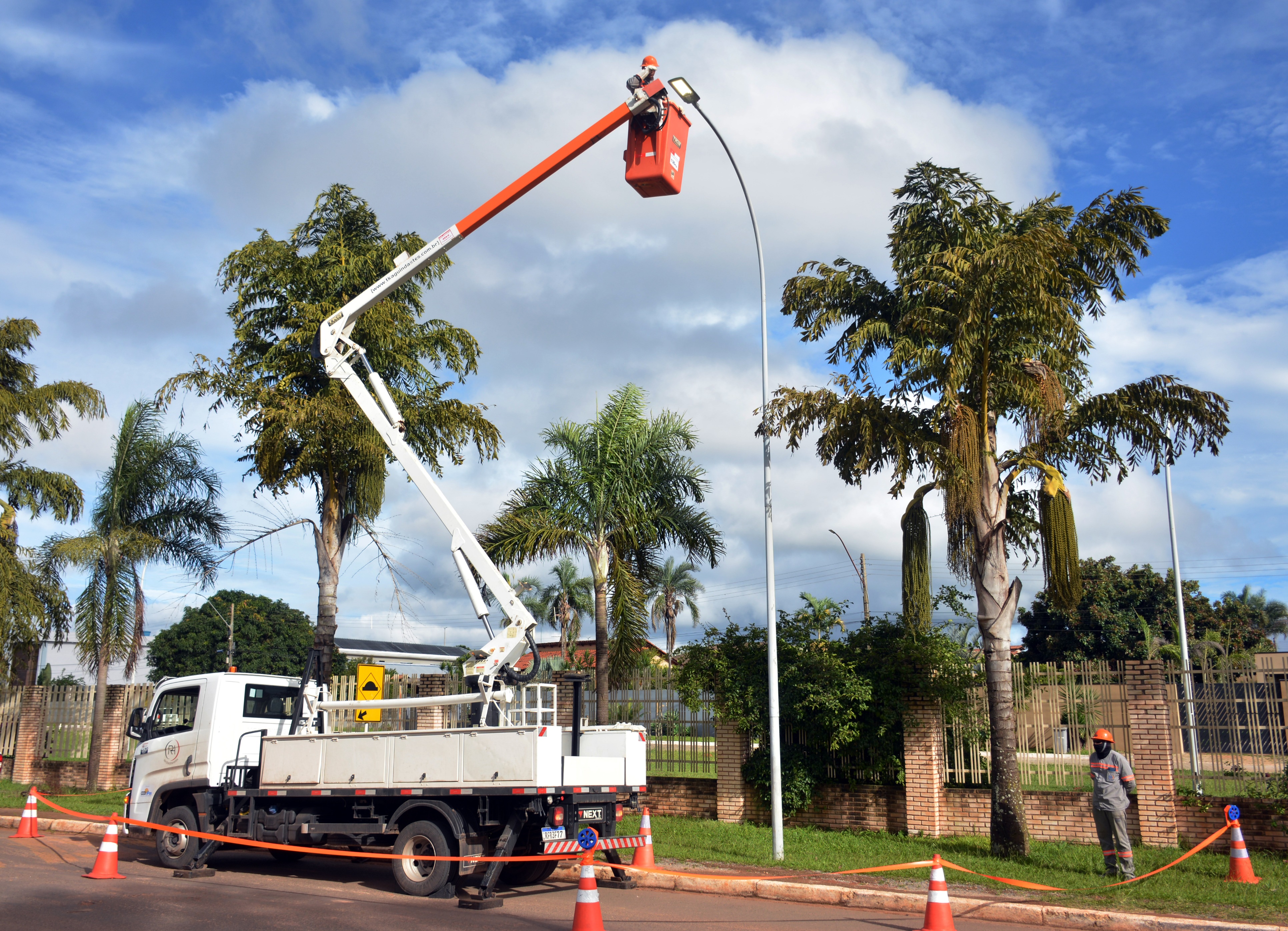 Novo contrato de manutenção amplia atendimento à população pela CEB IPes