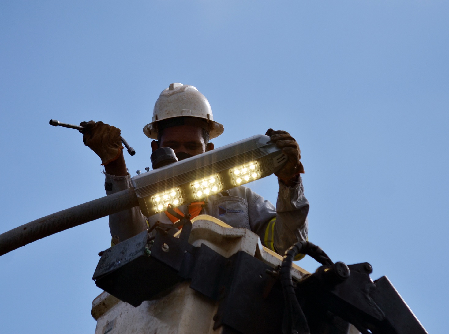 Mais de 400 luminárias novas levam segurança e conforto a Brazlândia