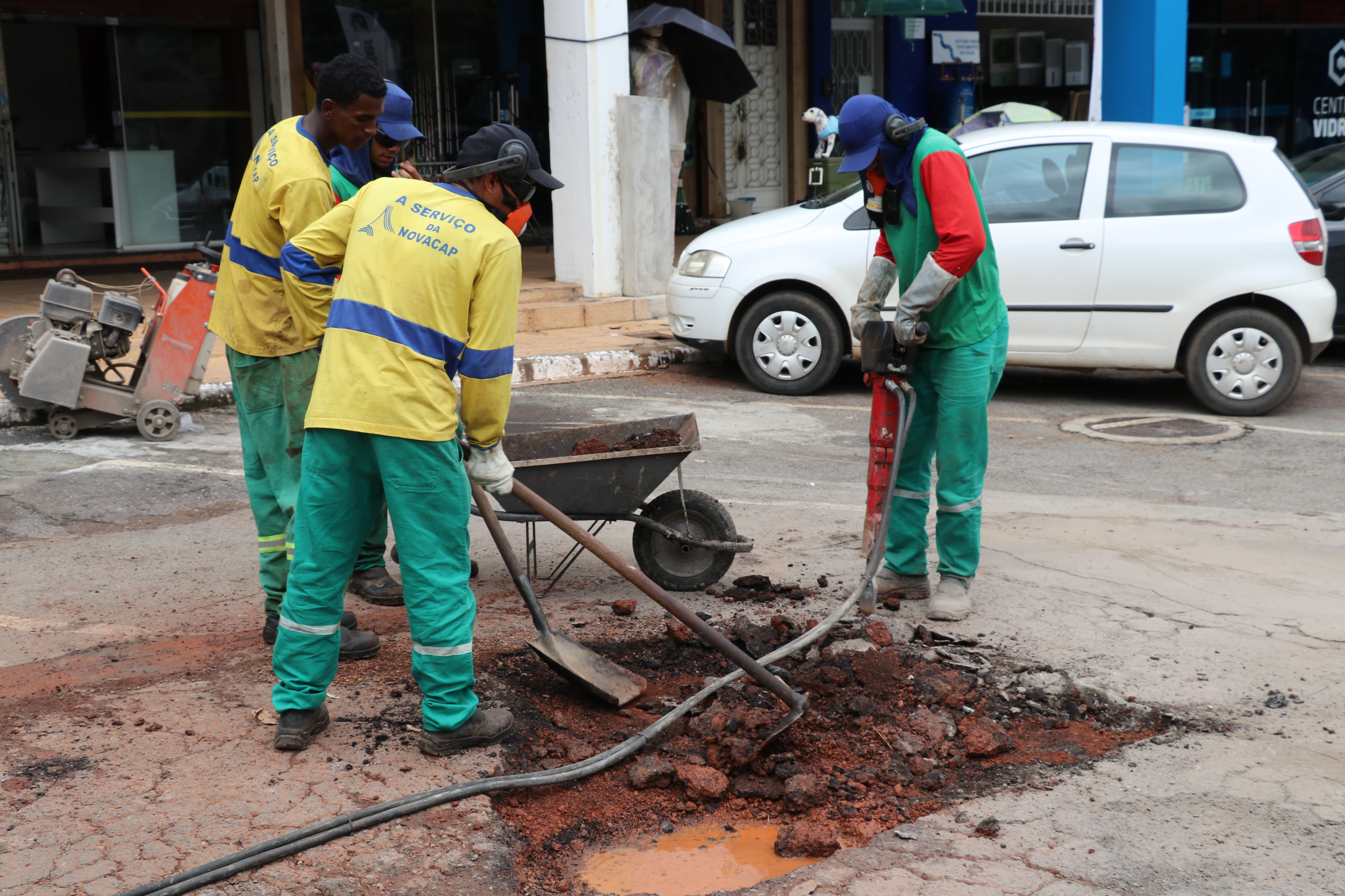 Novacap segue com serviços de manutenção urbana durante o Carnaval