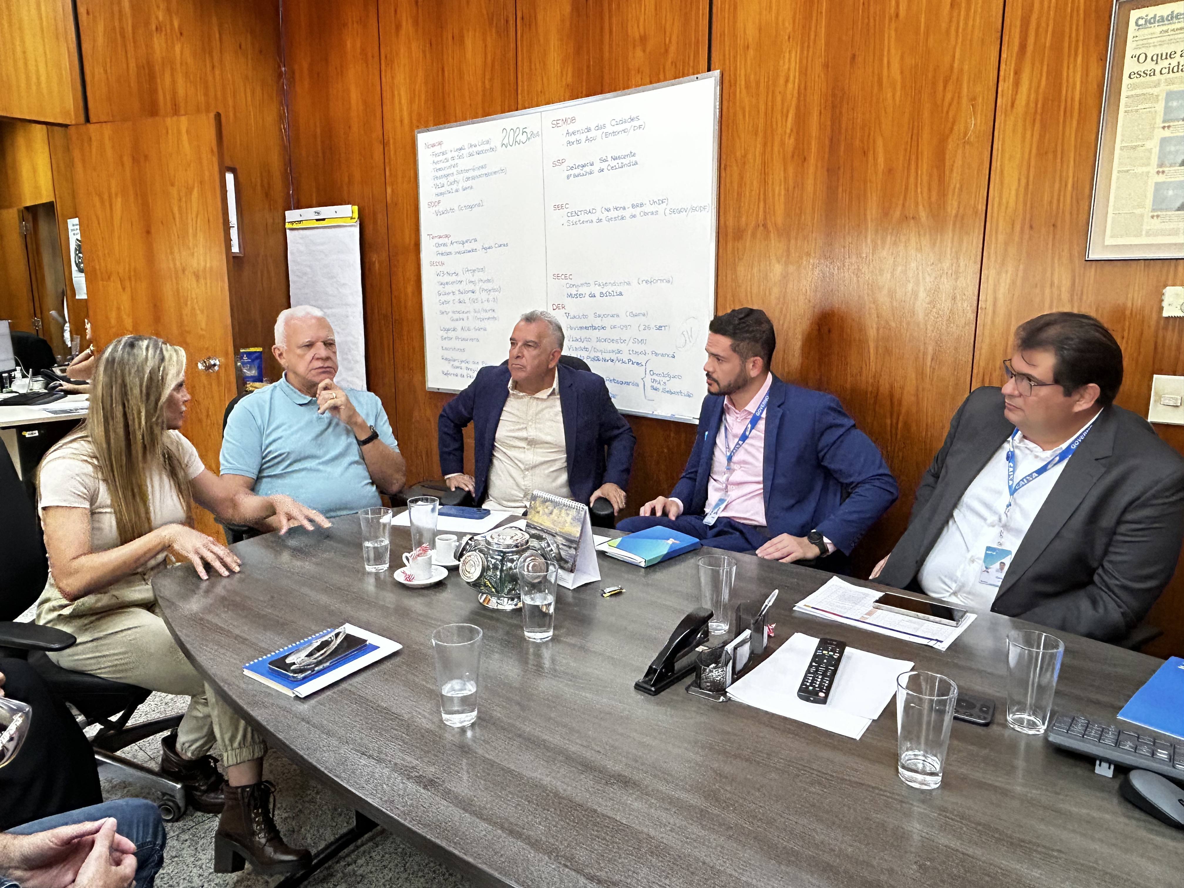 GDF e Caixa Econômica Federal tratam do andamento de obras no Distrito Federal