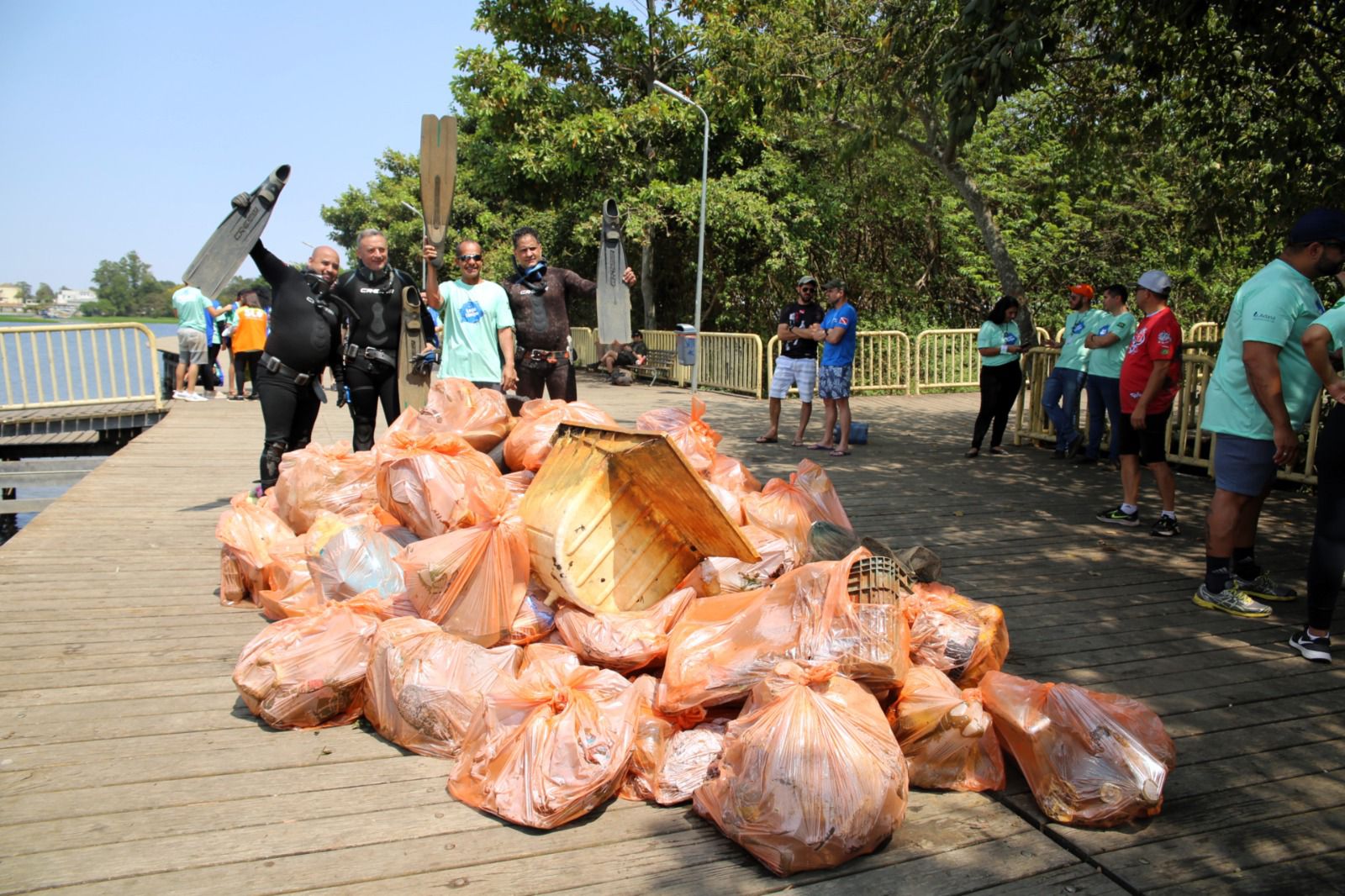Mais de 1,5 mil quilos de lixo são retirados do Paranoá na 12ª edição do Lago Limpo
