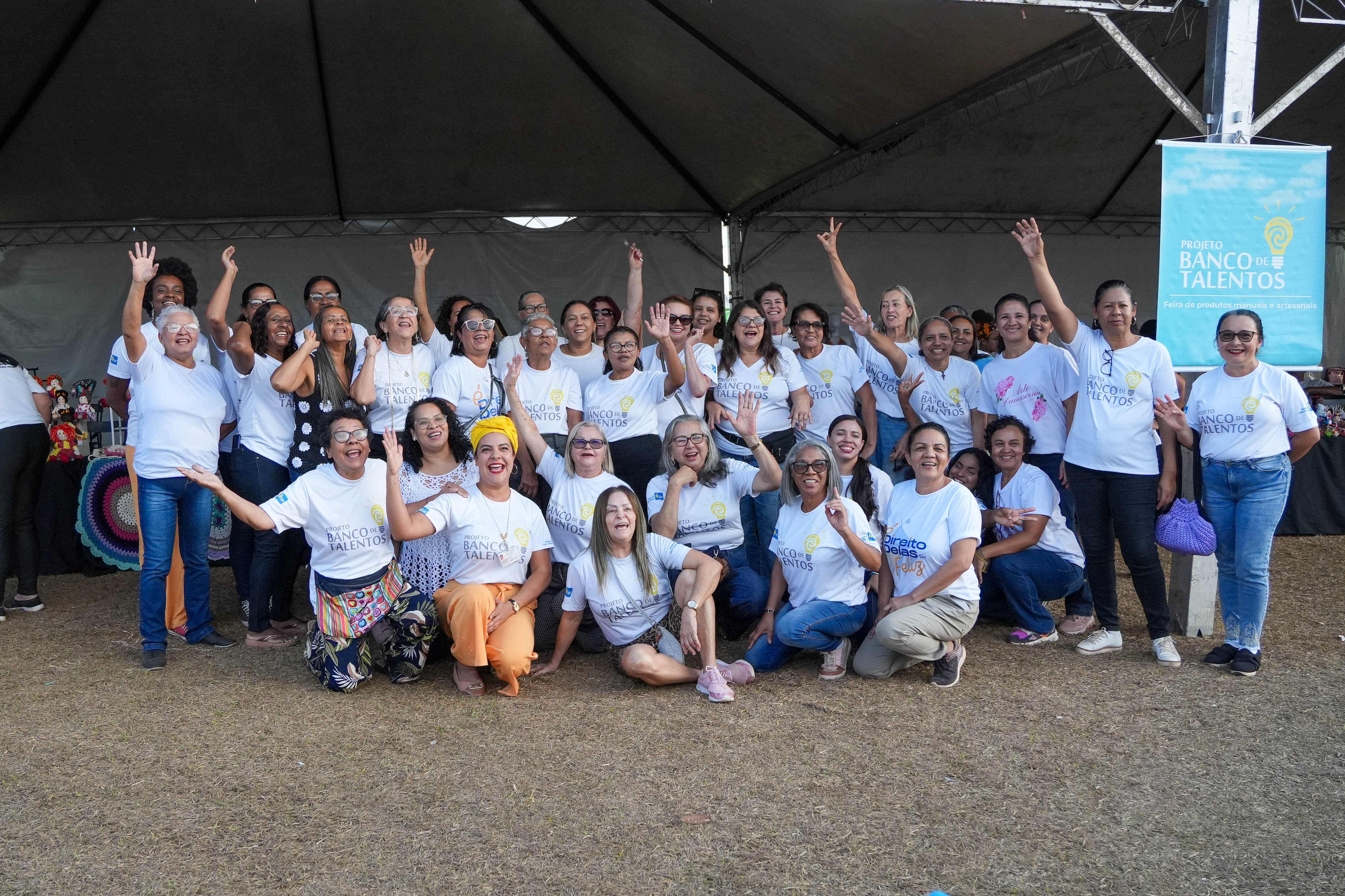 Projeto 'É Direito Delas Ser Feliz' reúne mais de mil pessoas na Praça do Cruzeiro