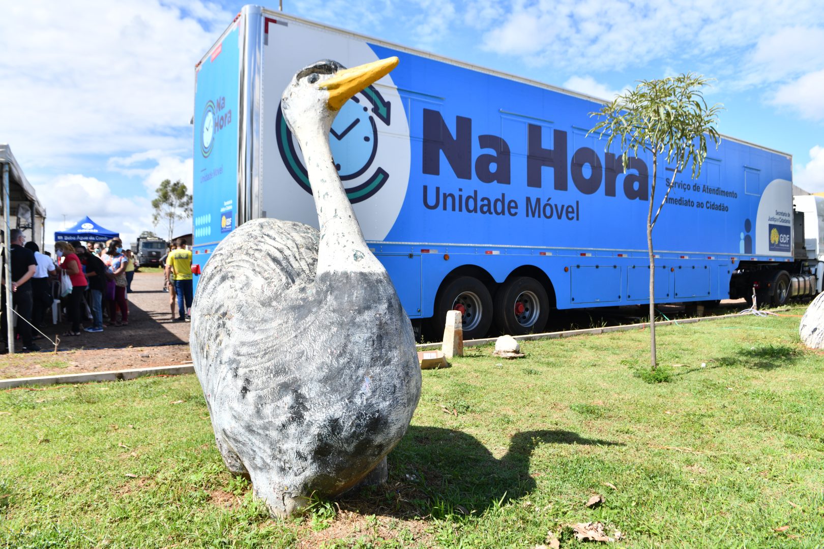 Carreta do Na Hora atende famílias atingidas por incêndio no Recanto das Emas